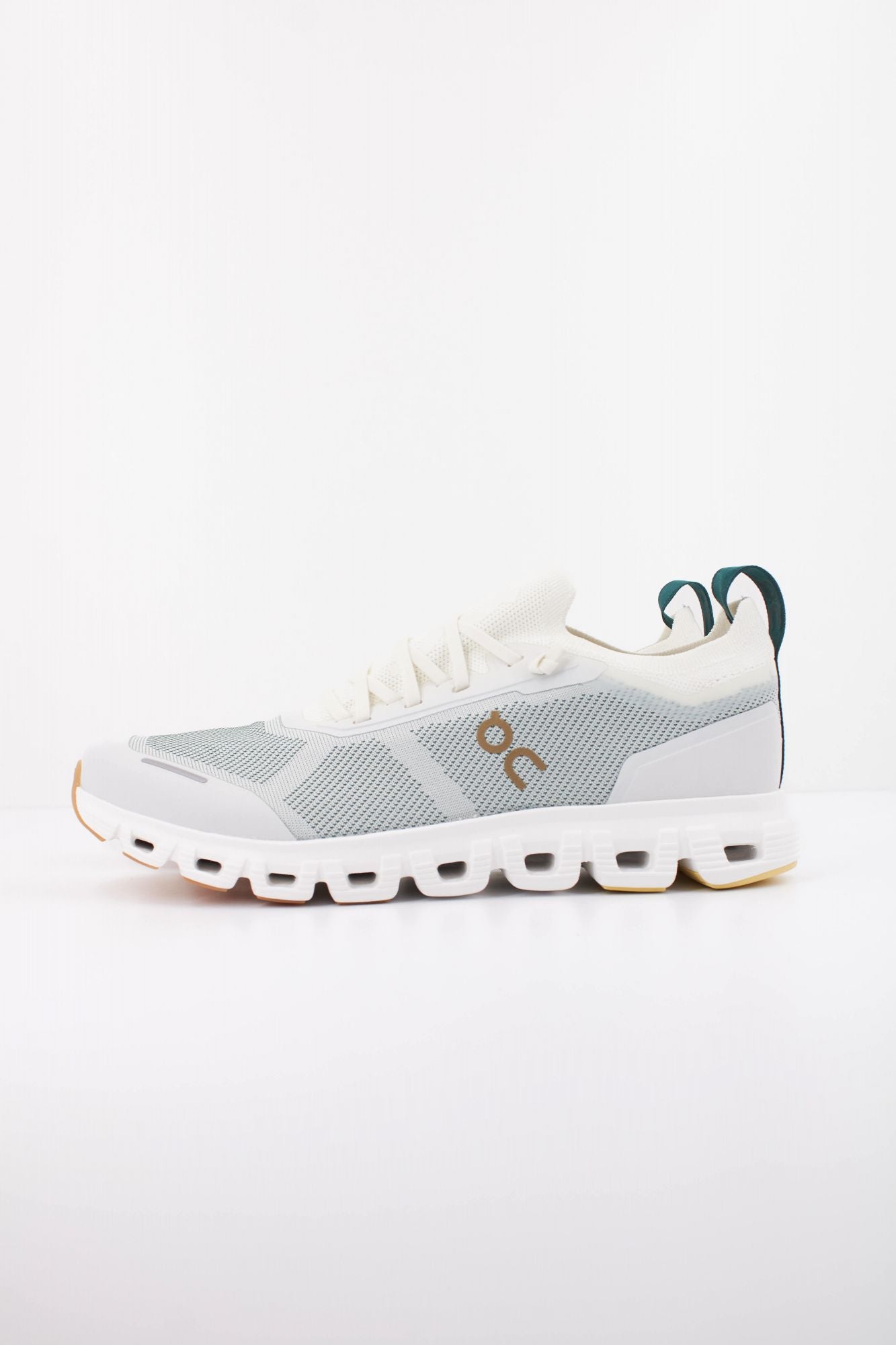 ON RUNNING CLOUD 6 VERSA en color VERDE (1)