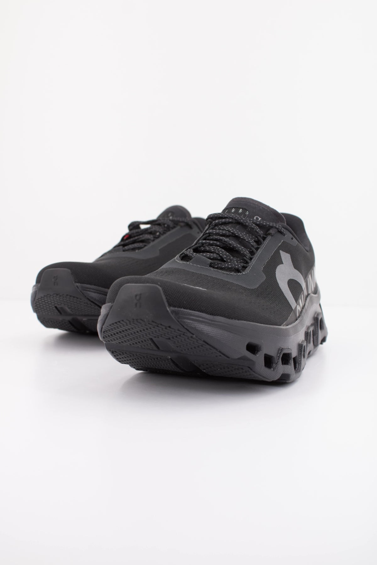 ON RUNNING CLOUDMONSTER 1 M en color NEGRO (2)