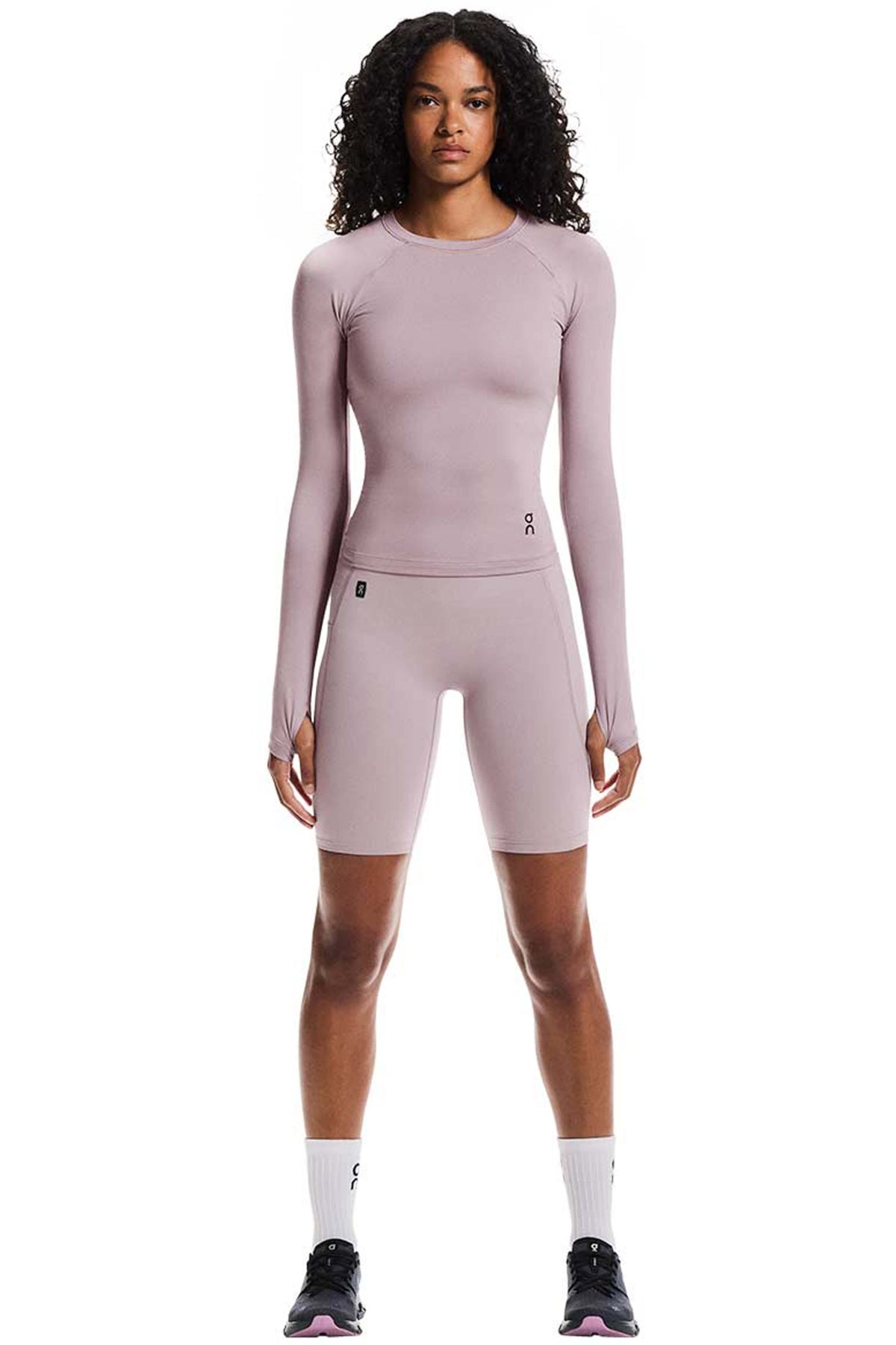 ON RUNNING STUDIO TIGHTS en color VIOLETA (1)