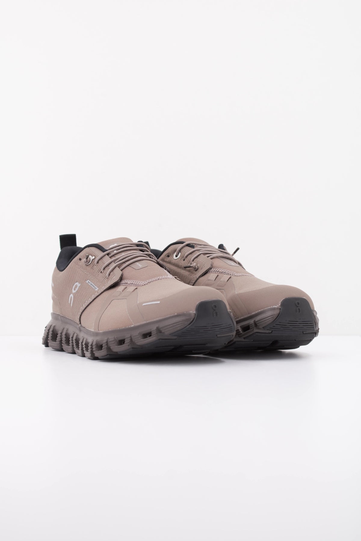 ON RUNNING CLOUD 6 WP en color MARRON (2)