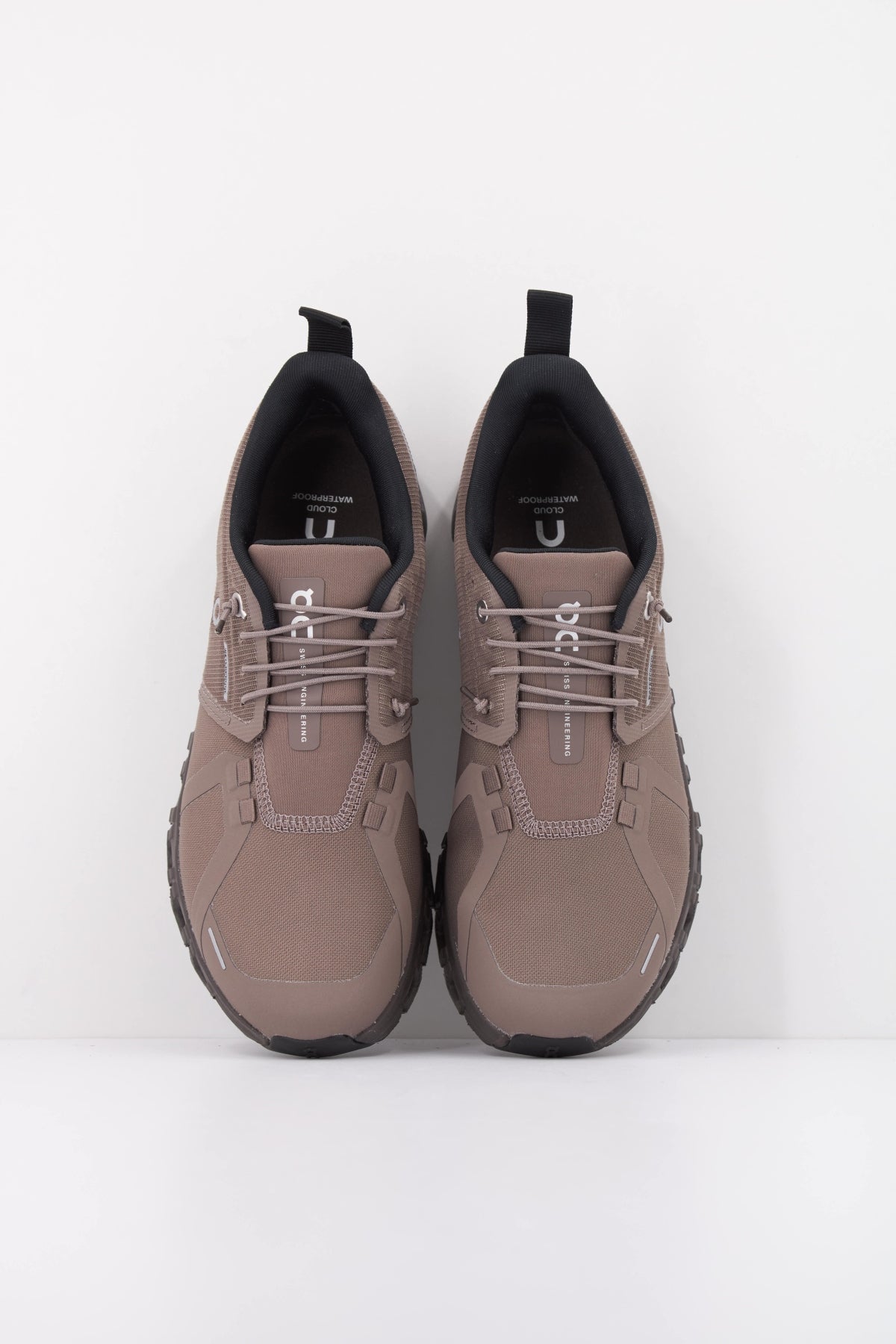 ON RUNNING CLOUD 6 WP en color MARRON (3)