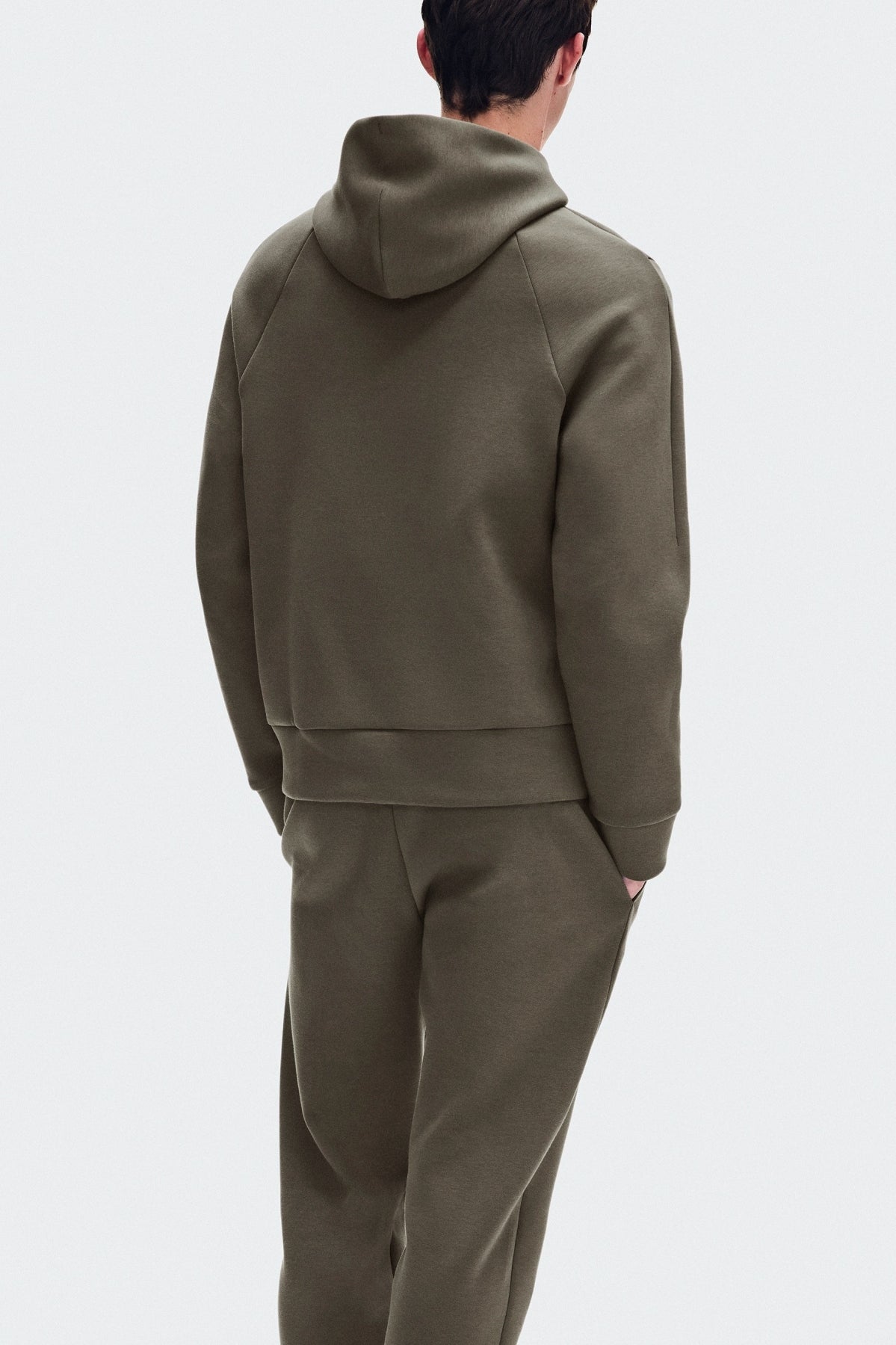 ON RUNNING FOCUS TECH HOODIE 1 M BARK en color (2)