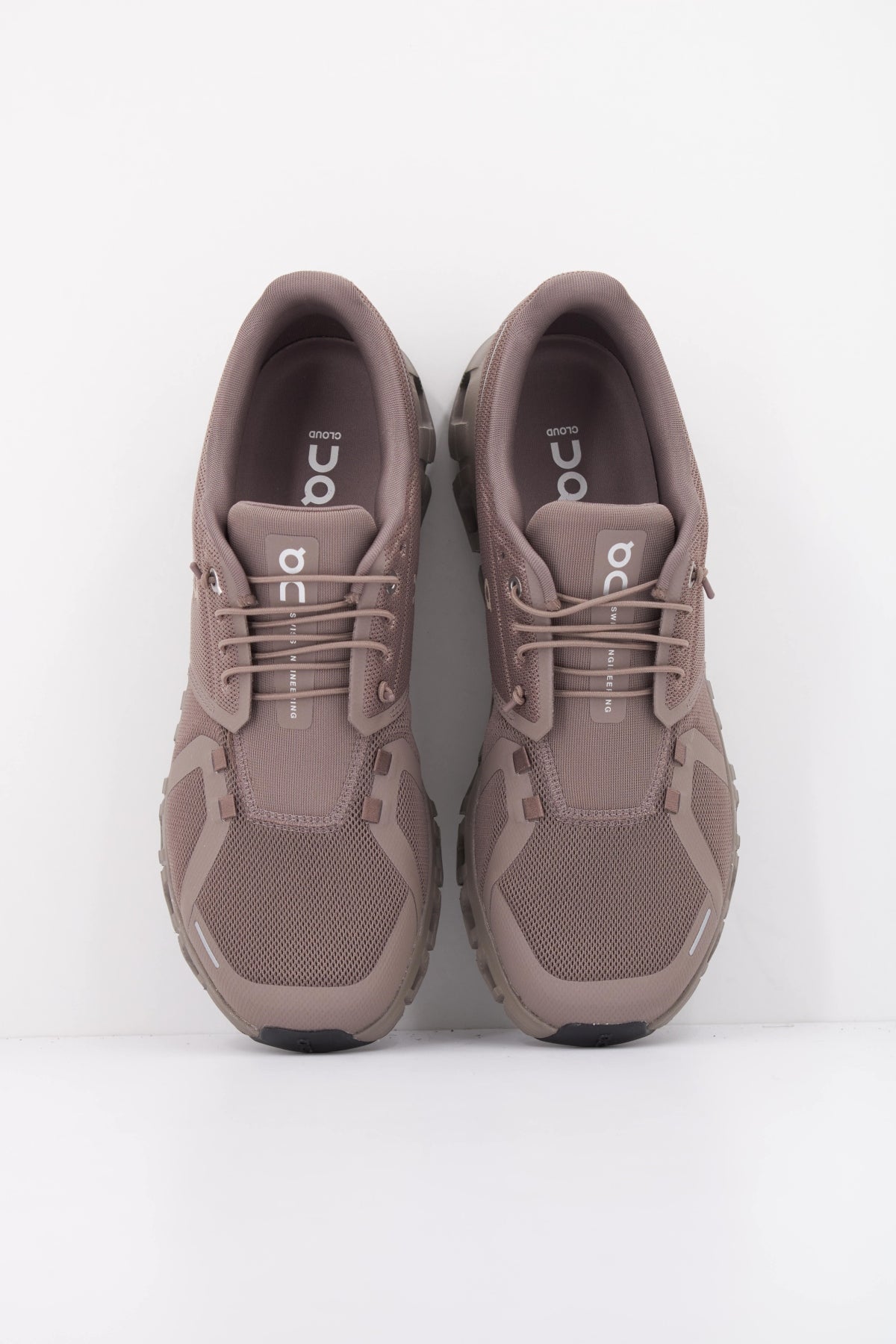 ON RUNNING CLOUD 6 en color MARRON (3)