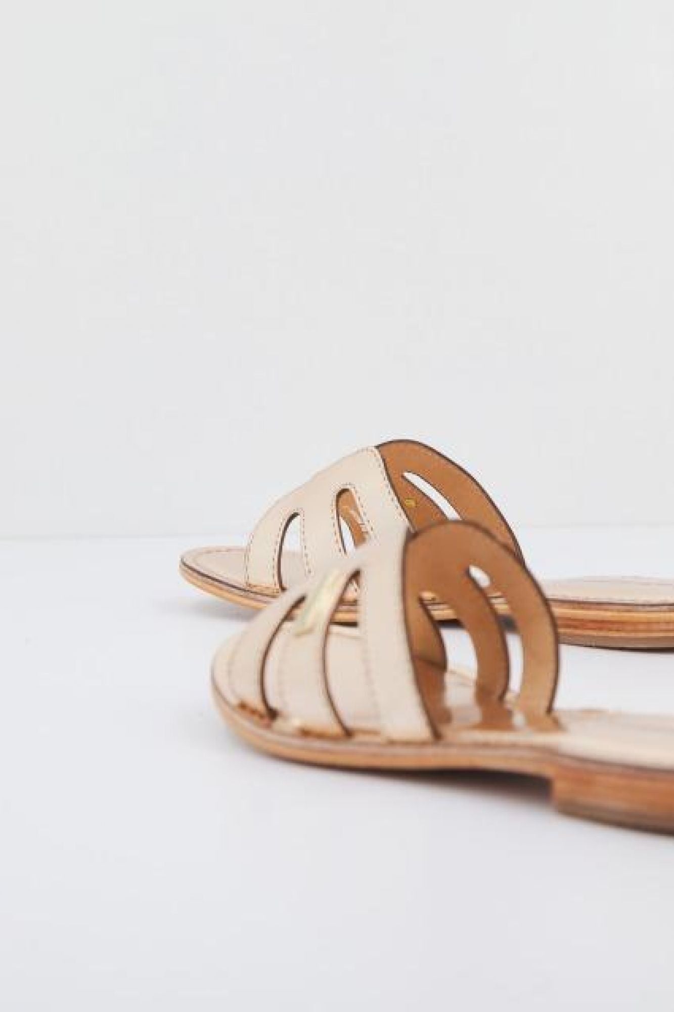 LES TROPEZIENNES DAMIA en color ORO (3)