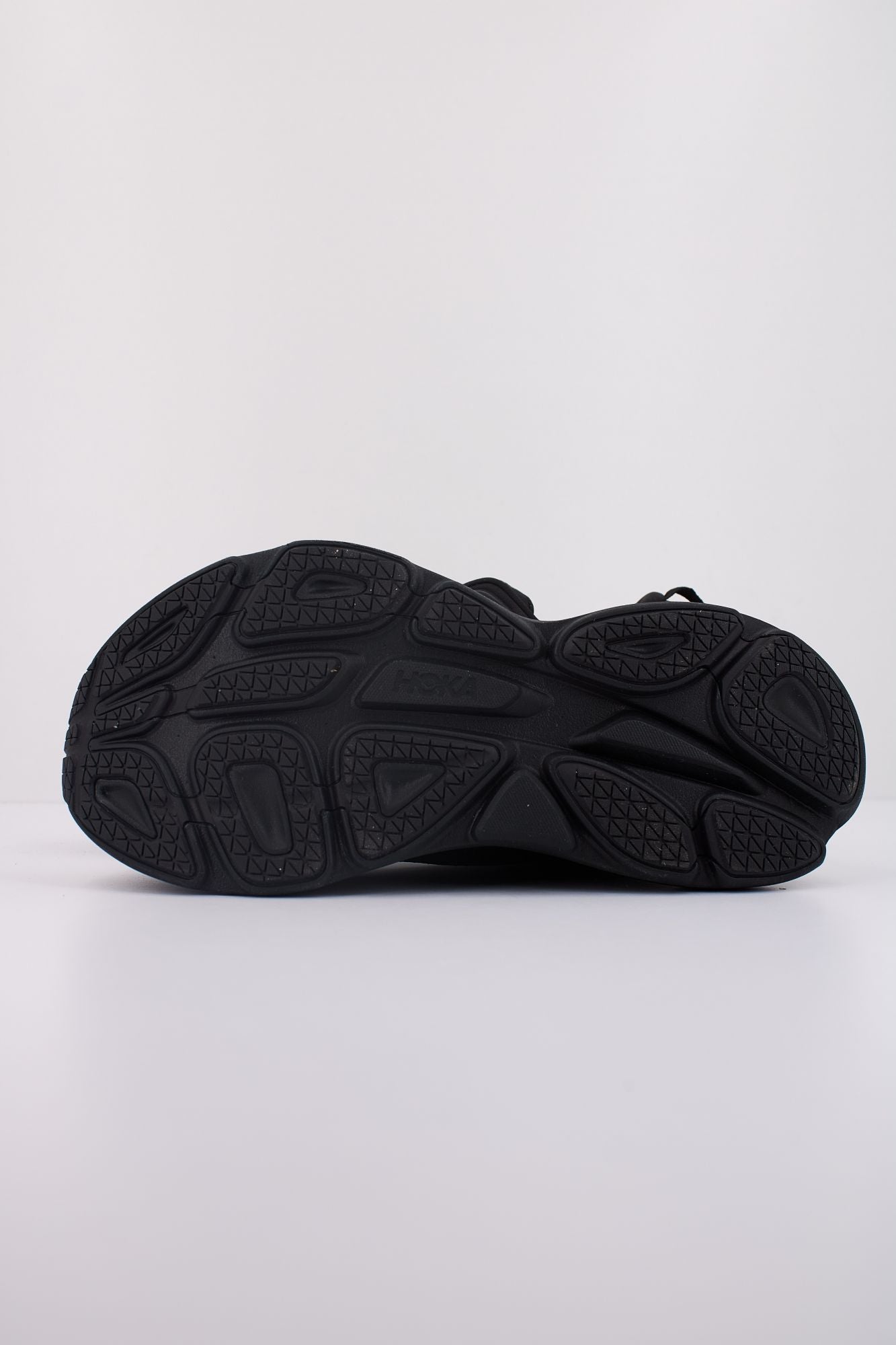 HOKA BONDI 8 en color NEGRO (5)
