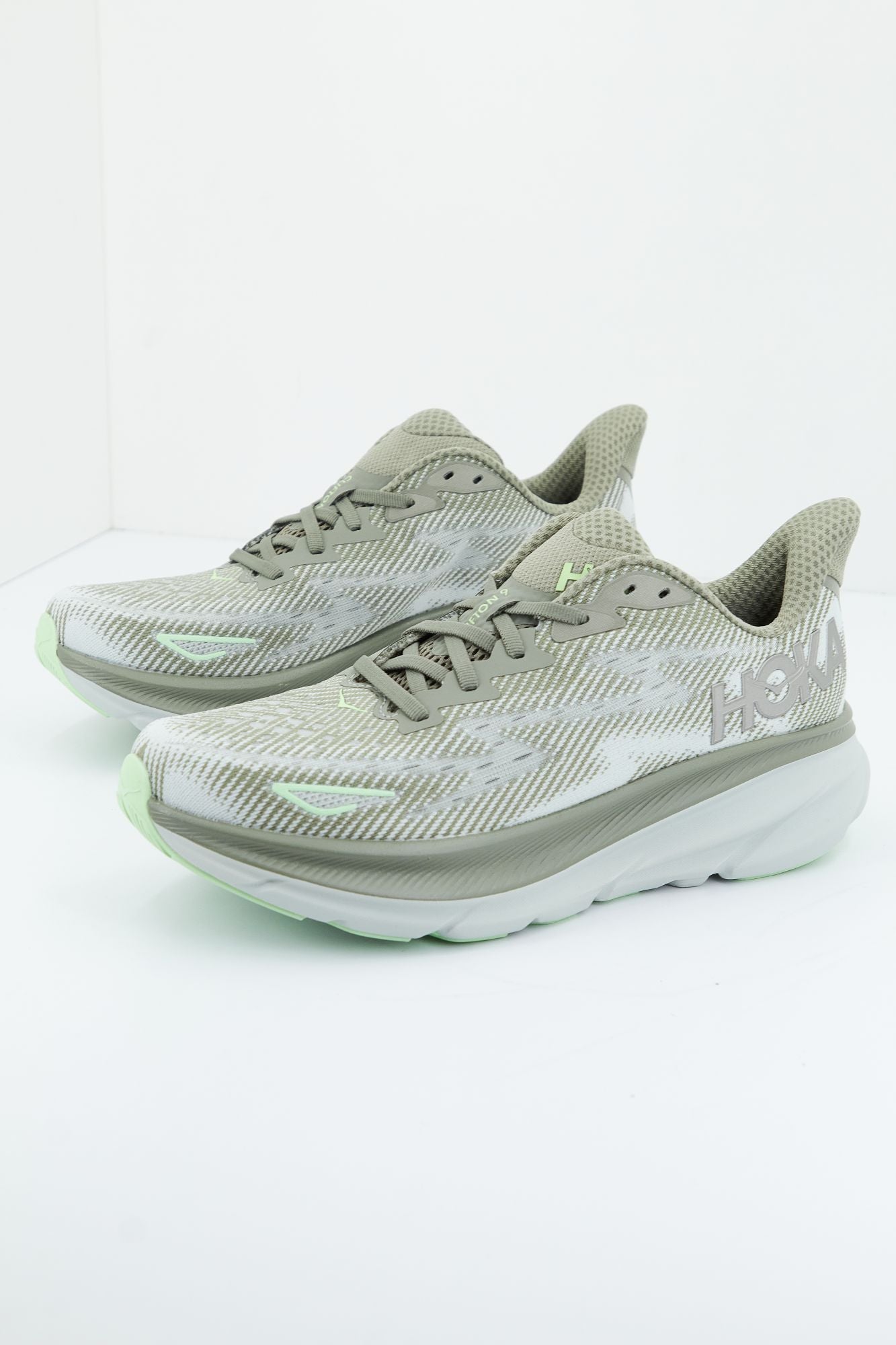 HOKA M CLIFTON 9 en color VERDE (2)