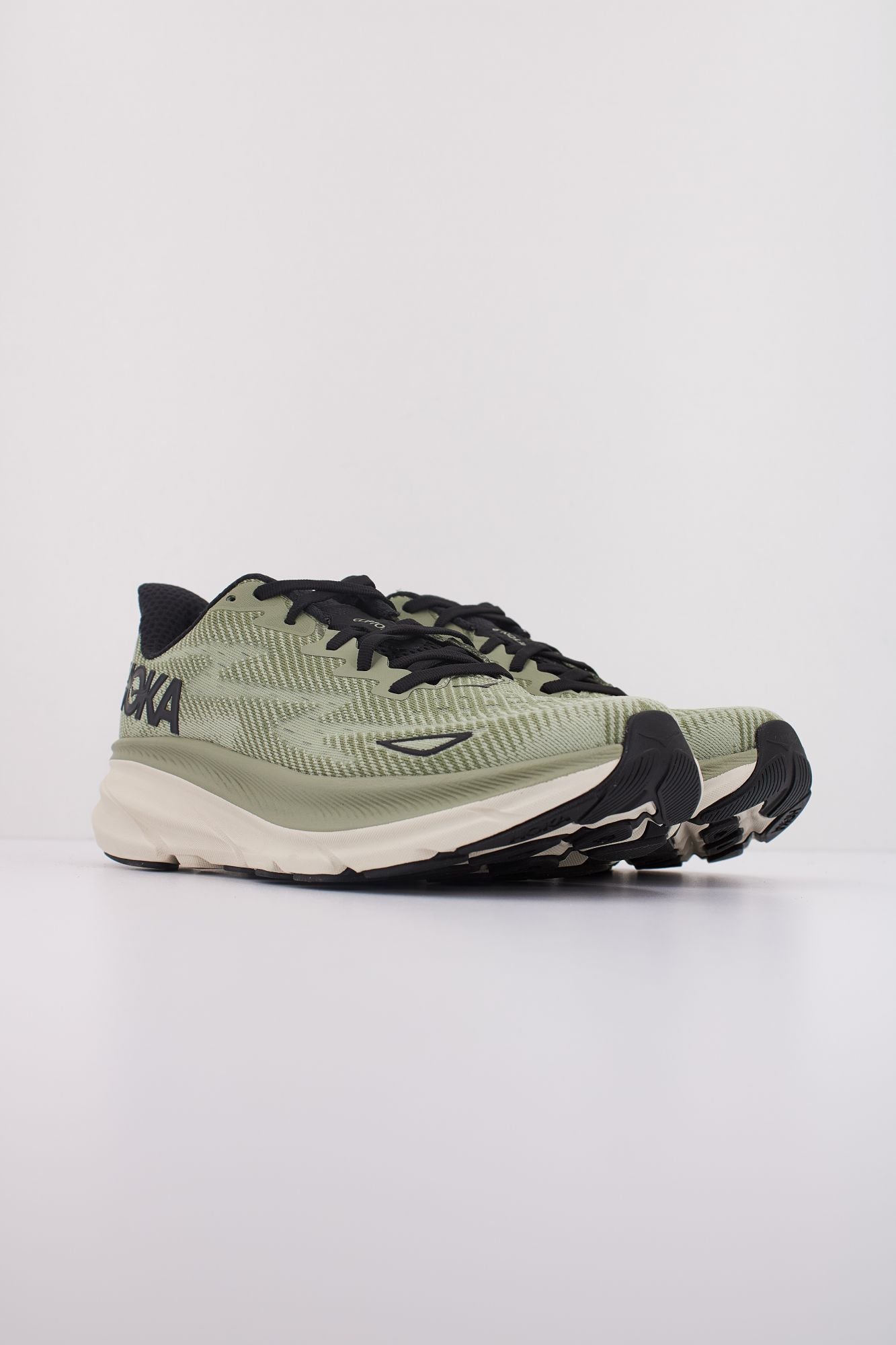 HOKA CLIFTON 9 en color VERDE (2)