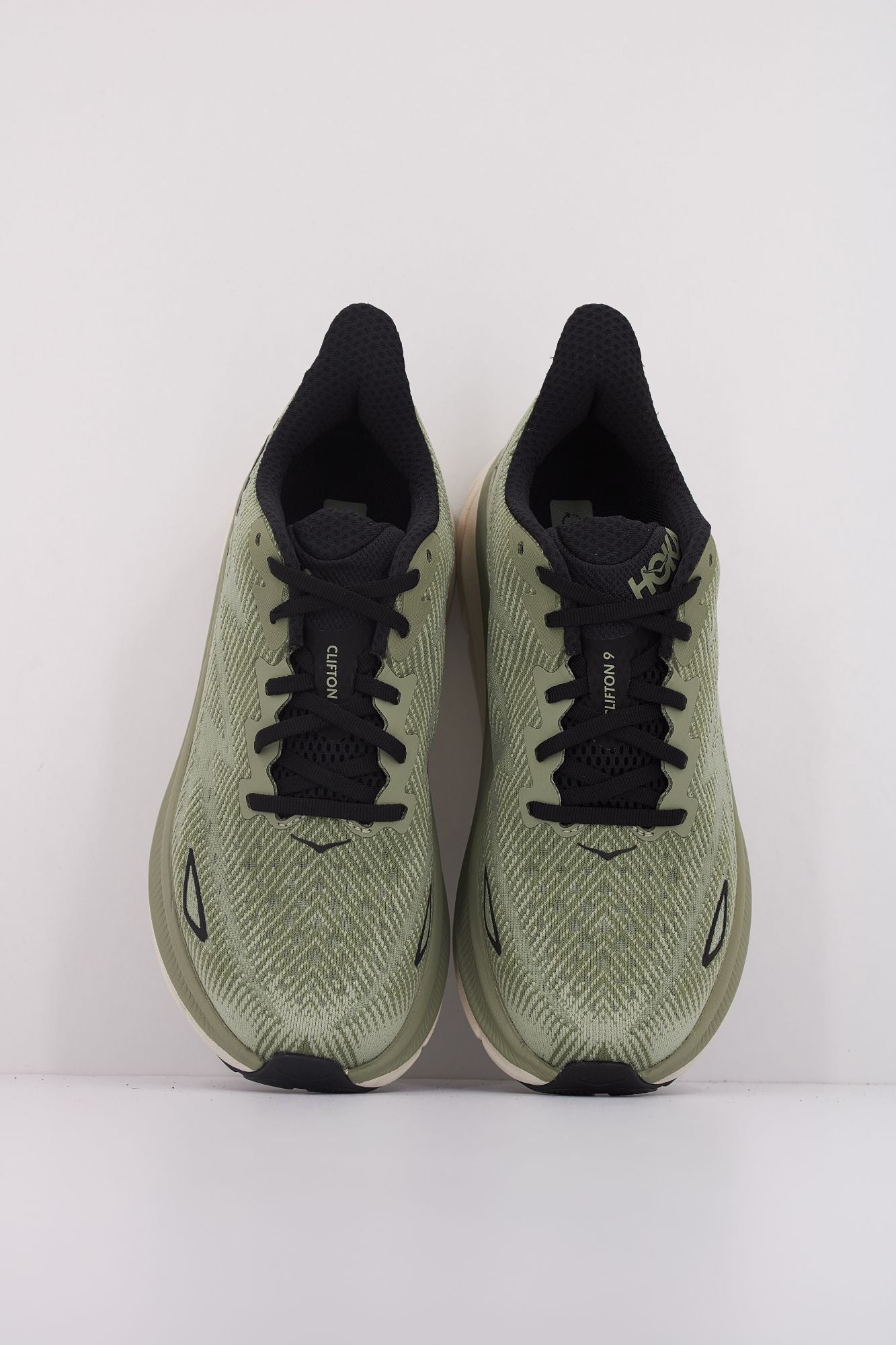HOKA CLIFTON 9 en color VERDE (3)