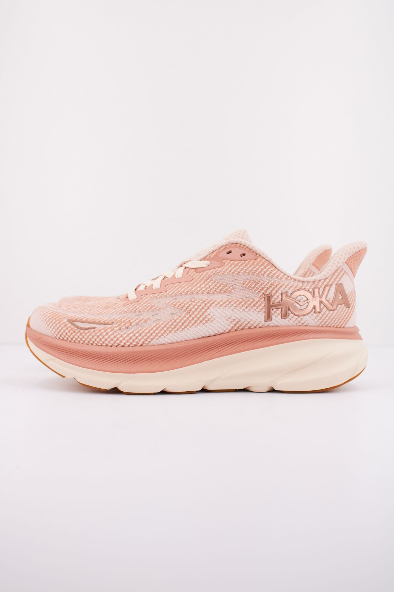 HOKA CLIFTON 9 en color ROSA (1)