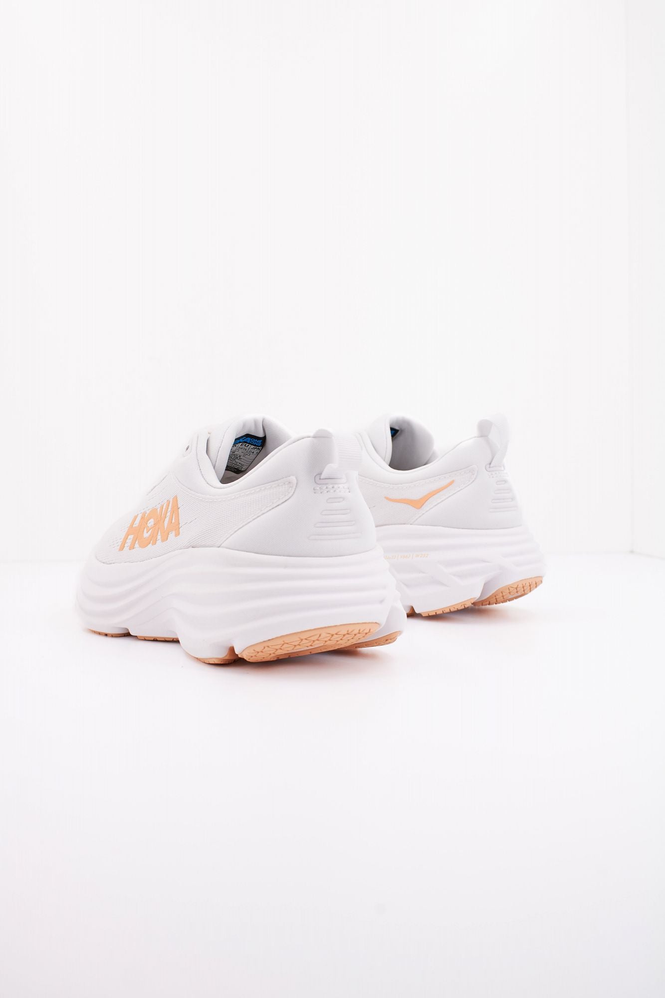 HOKA W BONDI 8 en color BLANCO (4)