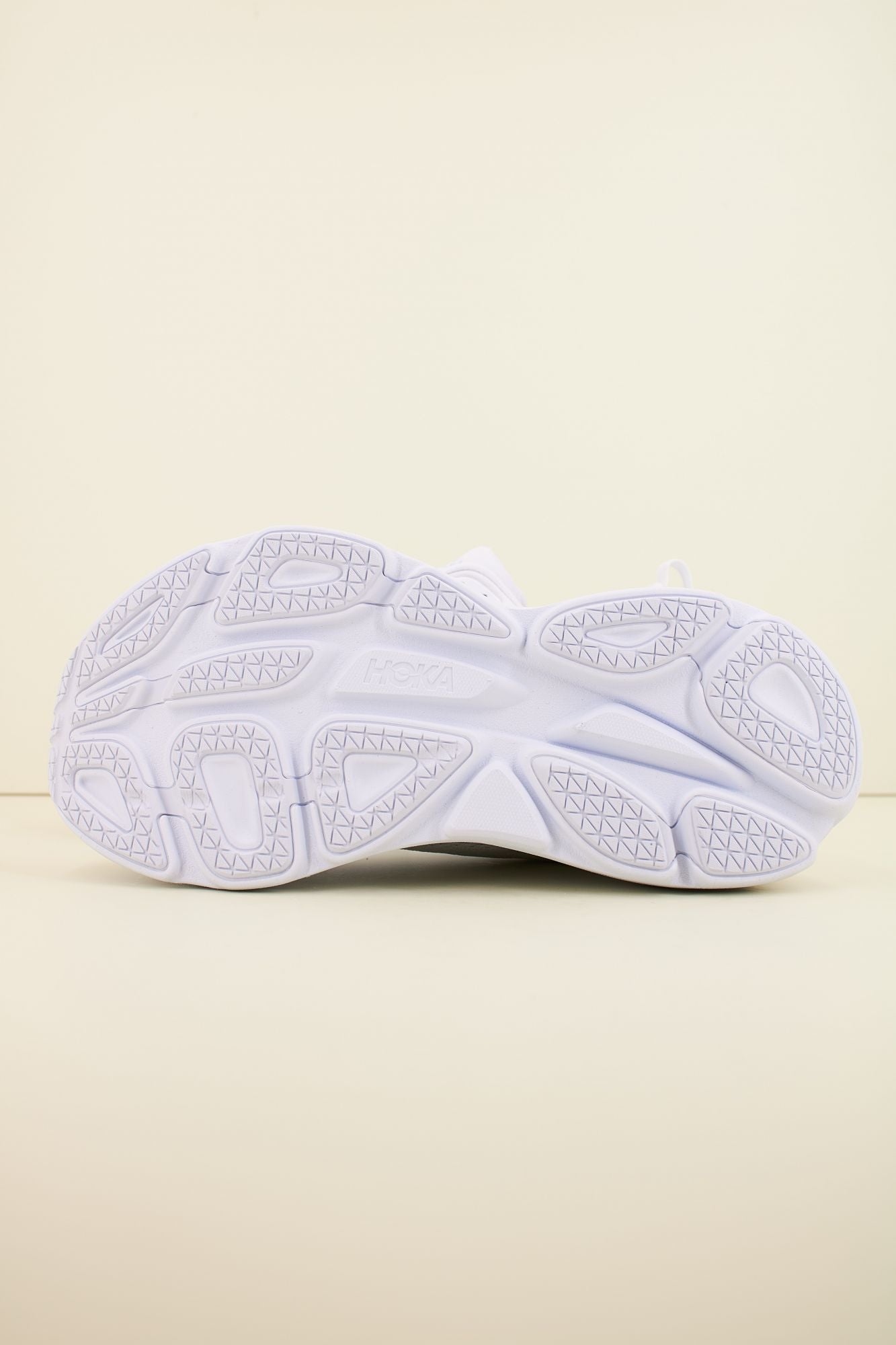 HOKA BONDI 8 en color BLANCO (4)