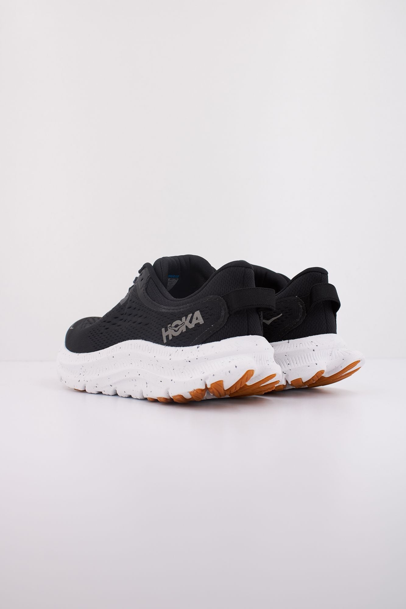 HOKA KAWANA 2 en color NEGRO (4)