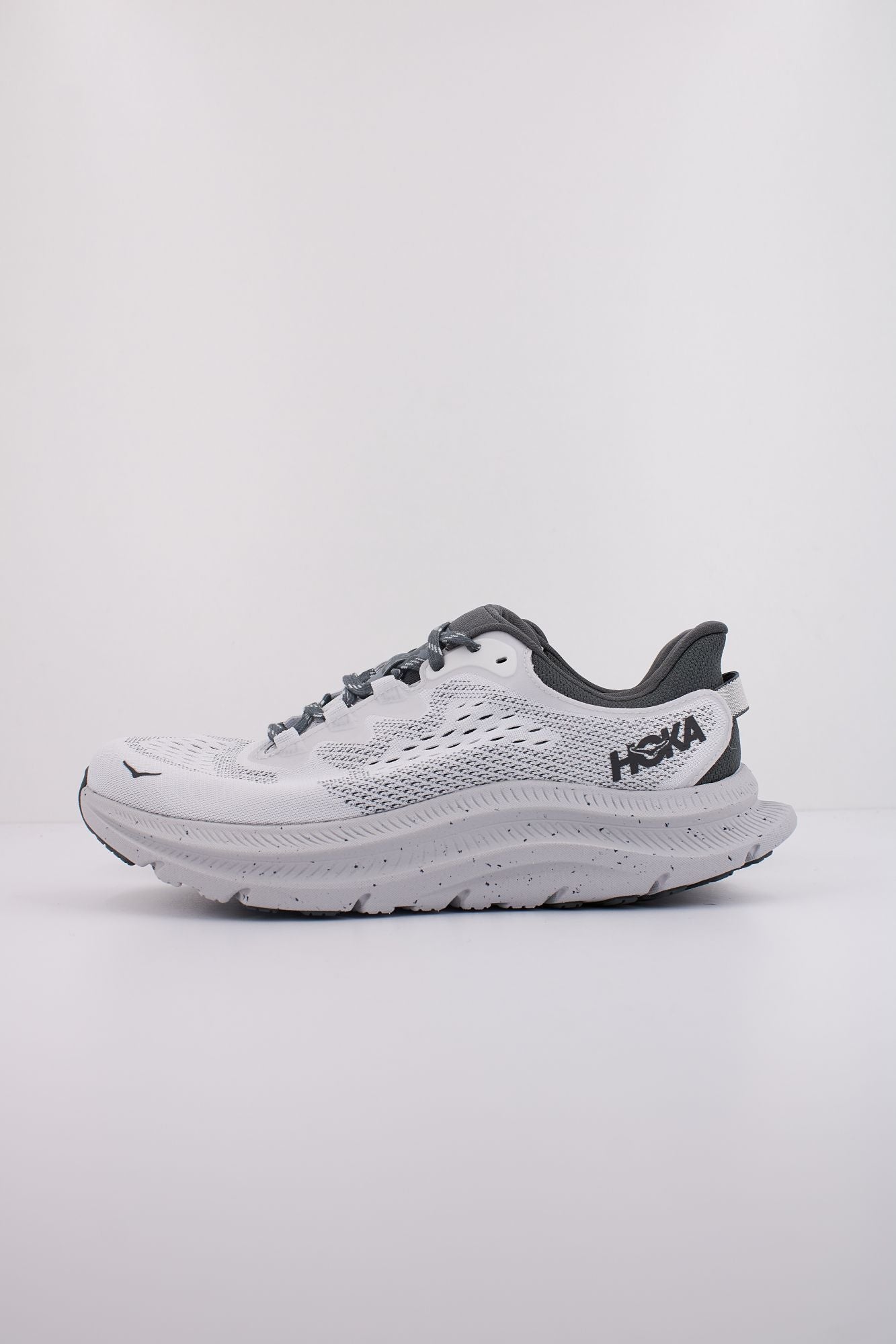 HOKA KAWANA 2 en color GRIS (1)