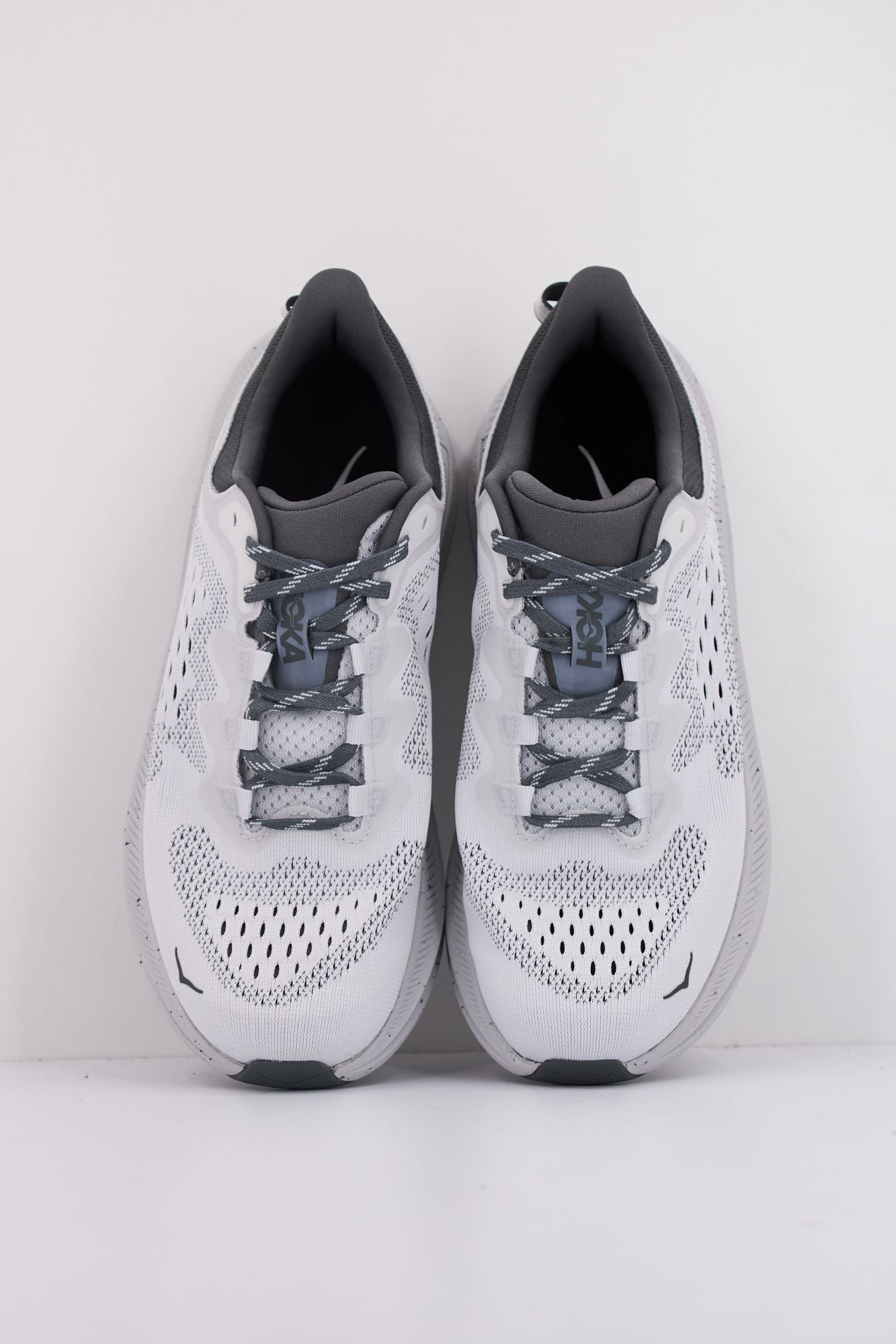 HOKA KAWANA 2 en color GRIS (3)