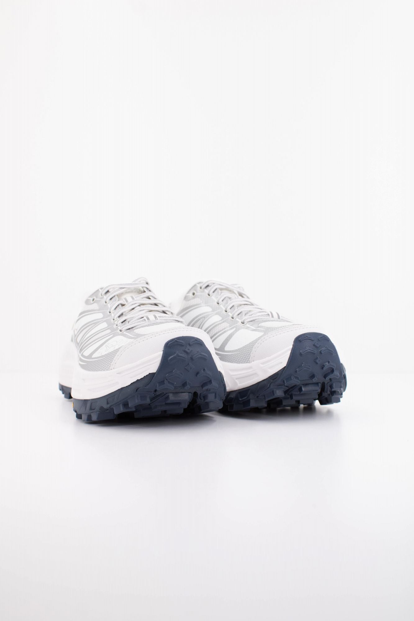 HOKA U MAFATE SPEED en color BLANCO (2)