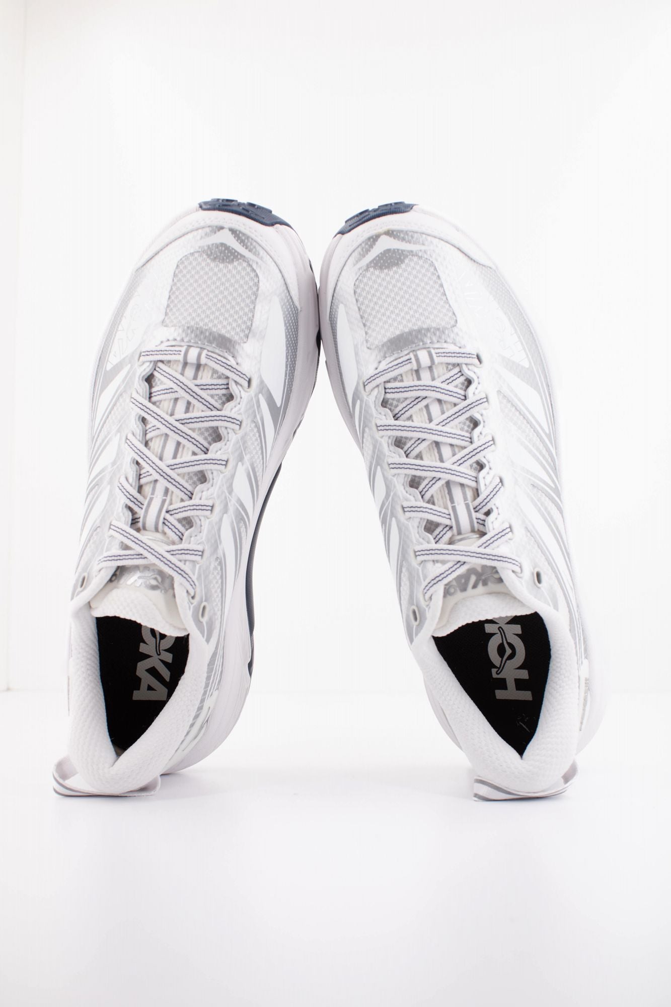 HOKA U MAFATE SPEED en color BLANCO (3)