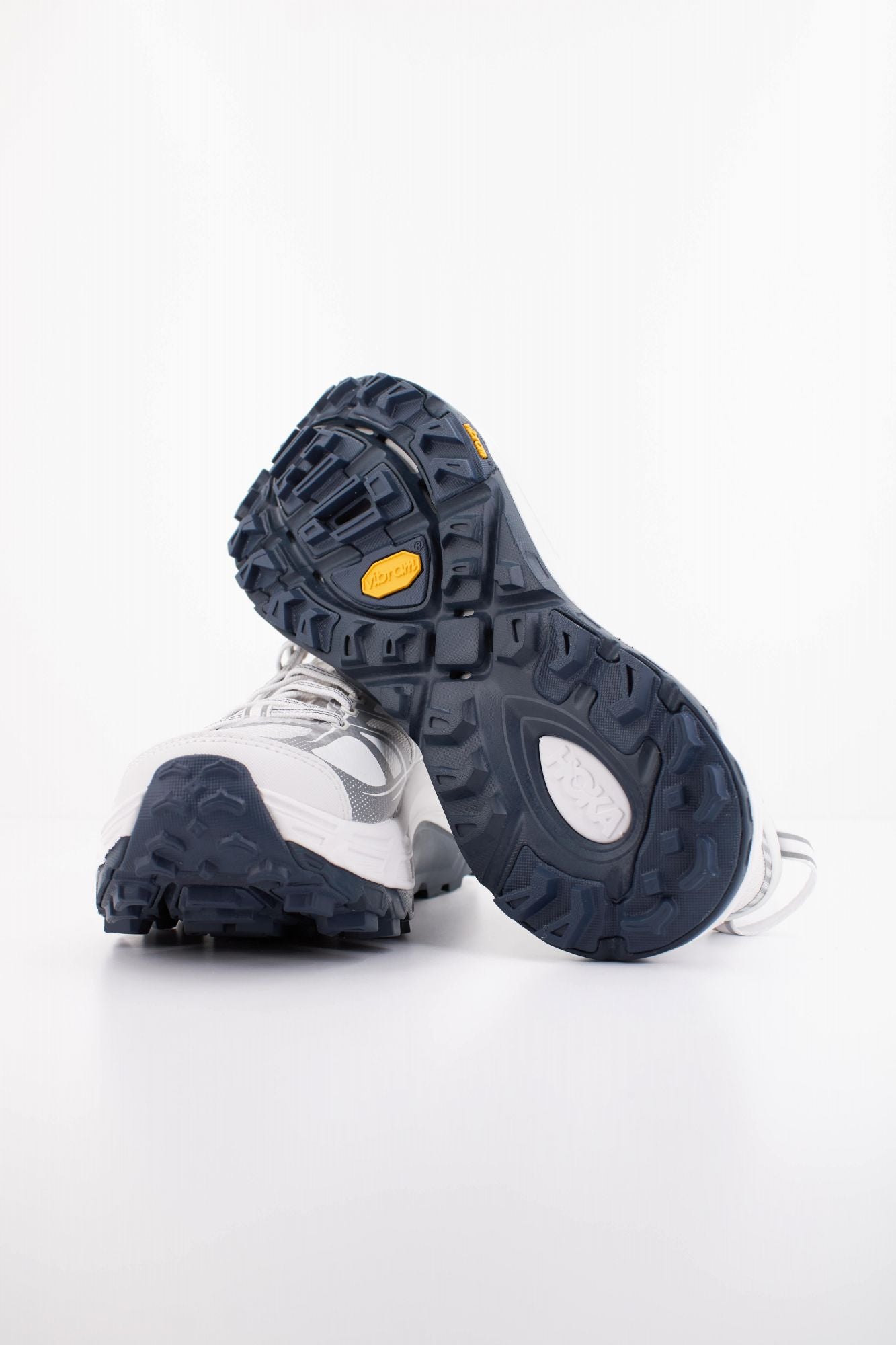 HOKA U MAFATE SPEED en color BLANCO (5)