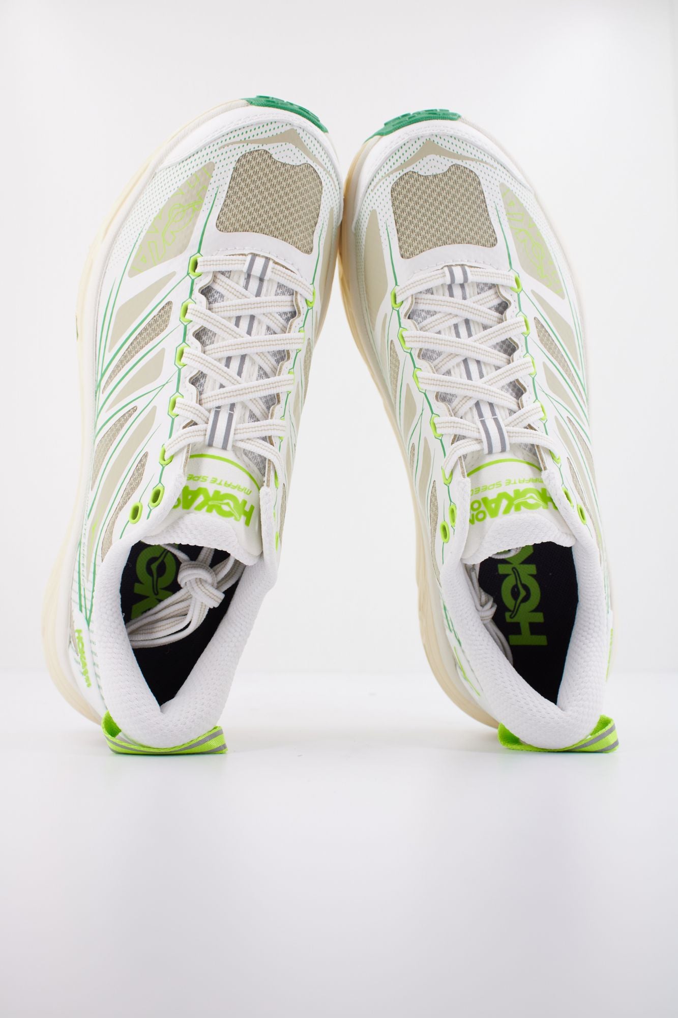 HOKA U MAFATE SPEED en color BLANCO (3)