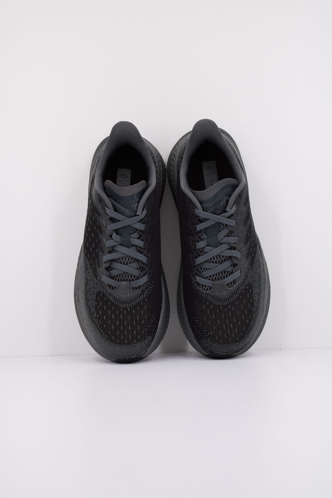 HOKA W MACH 6 LA en color GRIS (3)