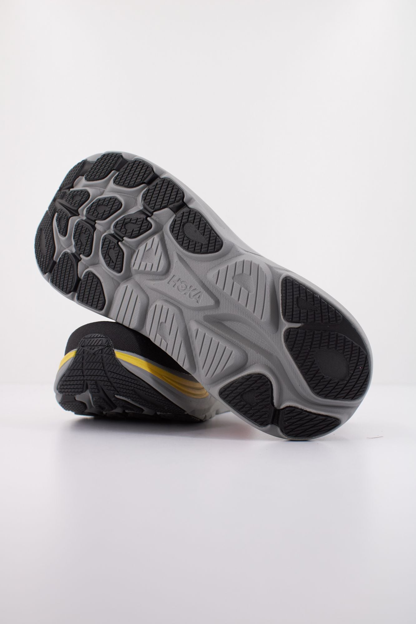 HOKA CLIFTON 10 en color NEGRO (5)
