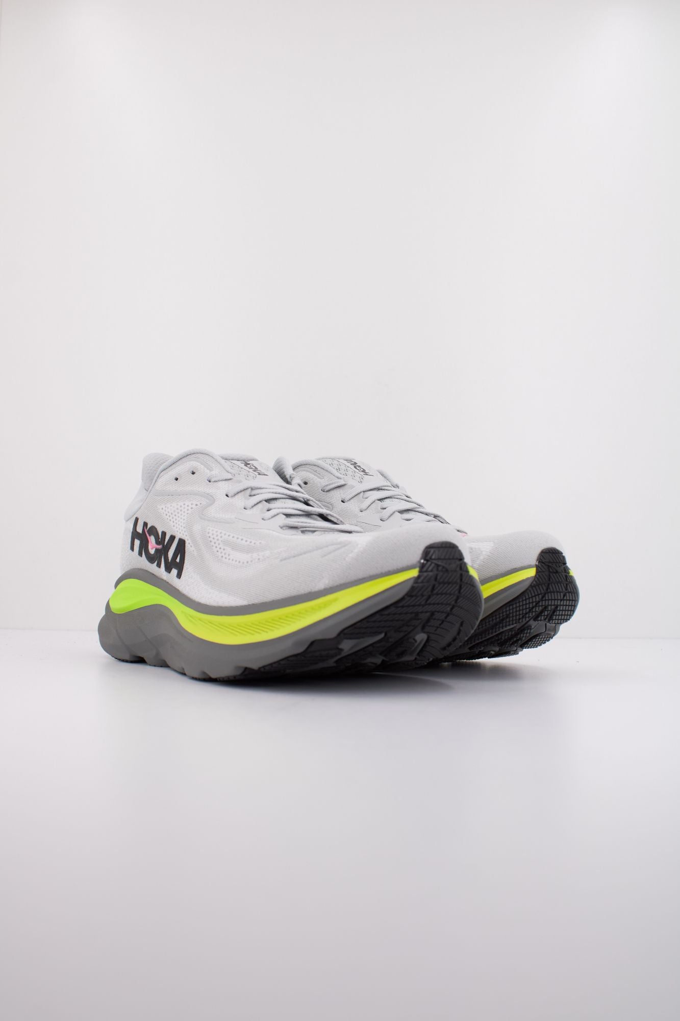 HOKA CLIFTON 10 en color GRIS (2)