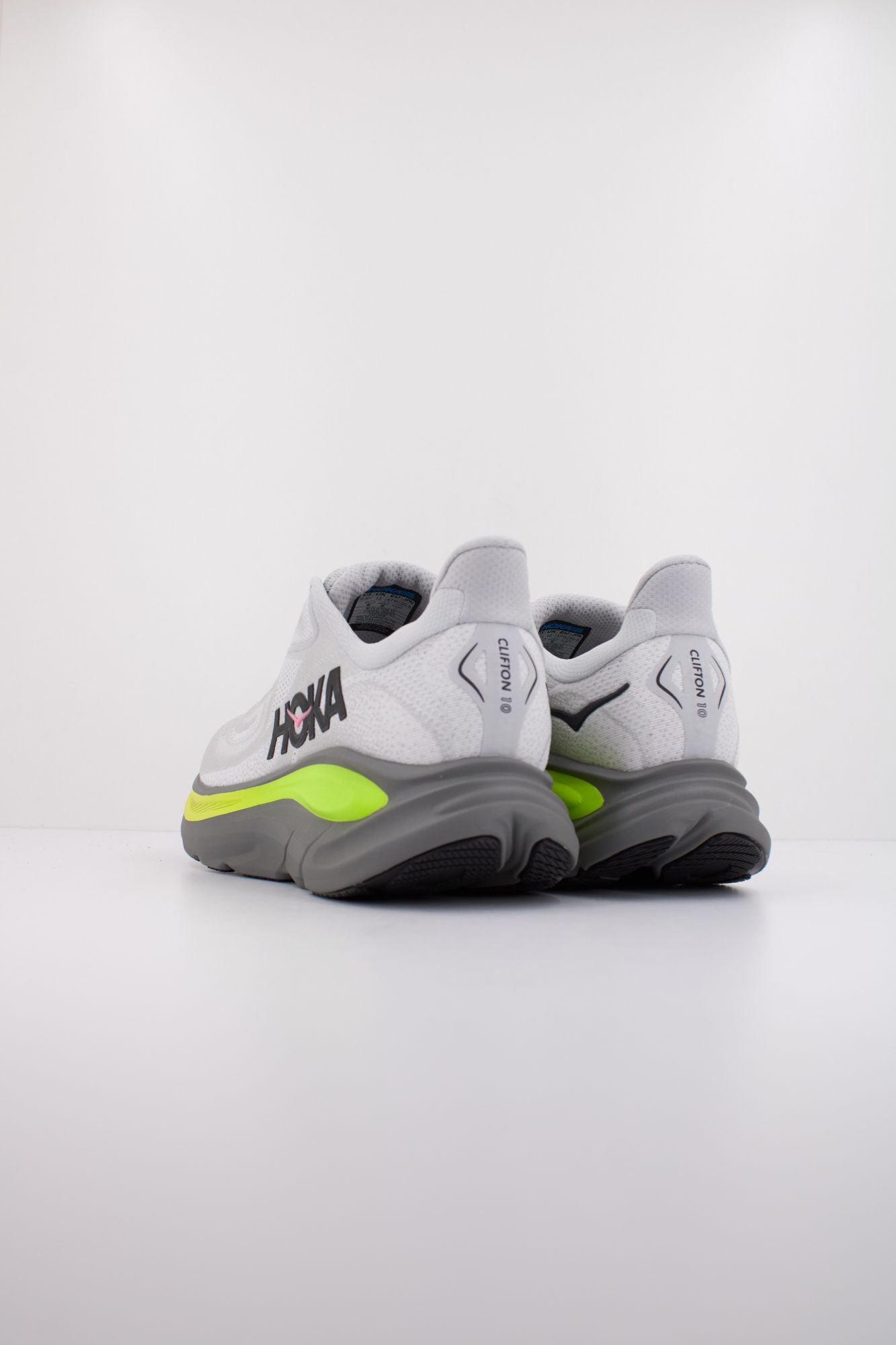 HOKA CLIFTON 10 en color GRIS (4)