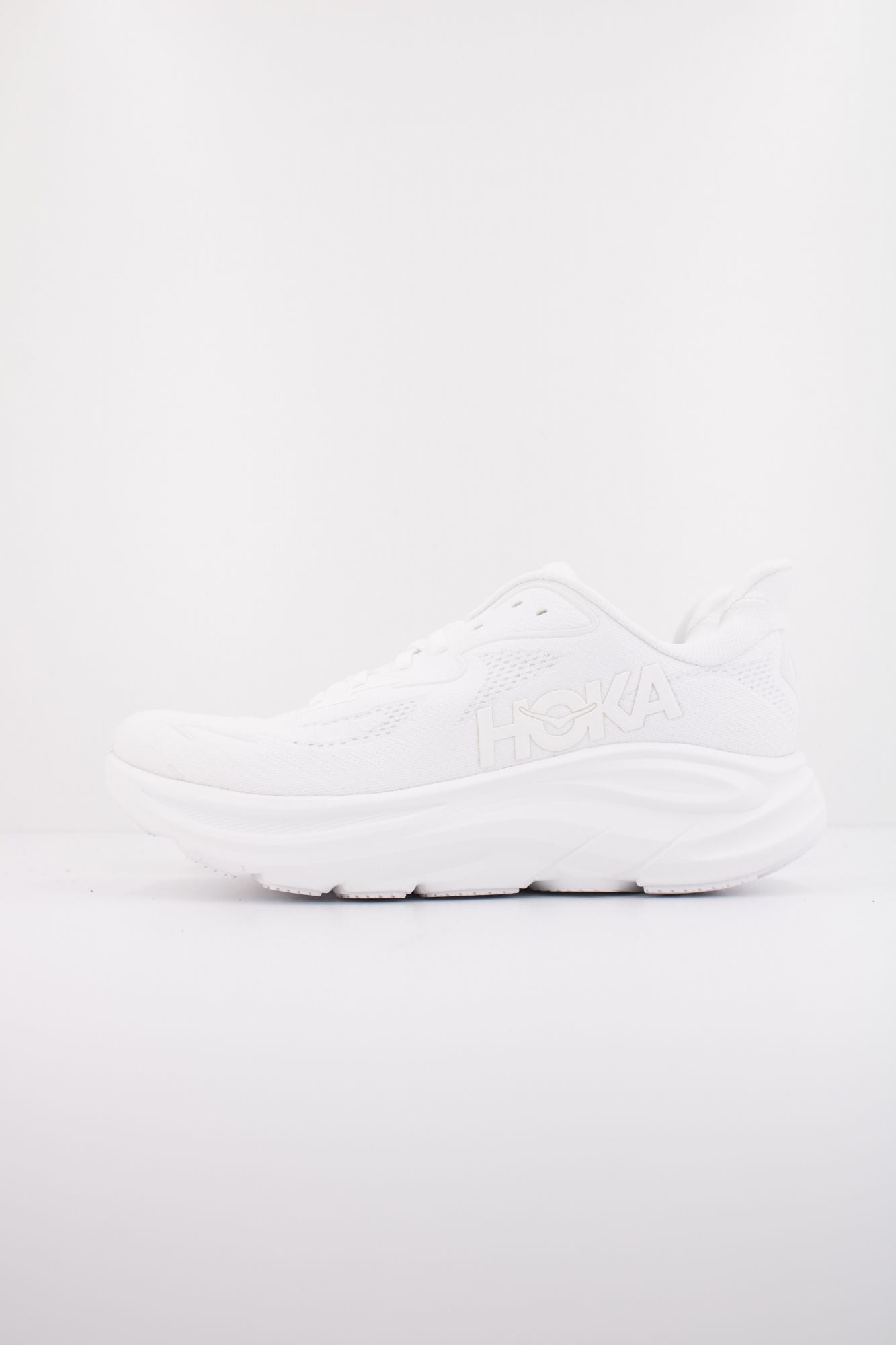 HOKA CLIFTON 10 en color BLANCO (1)