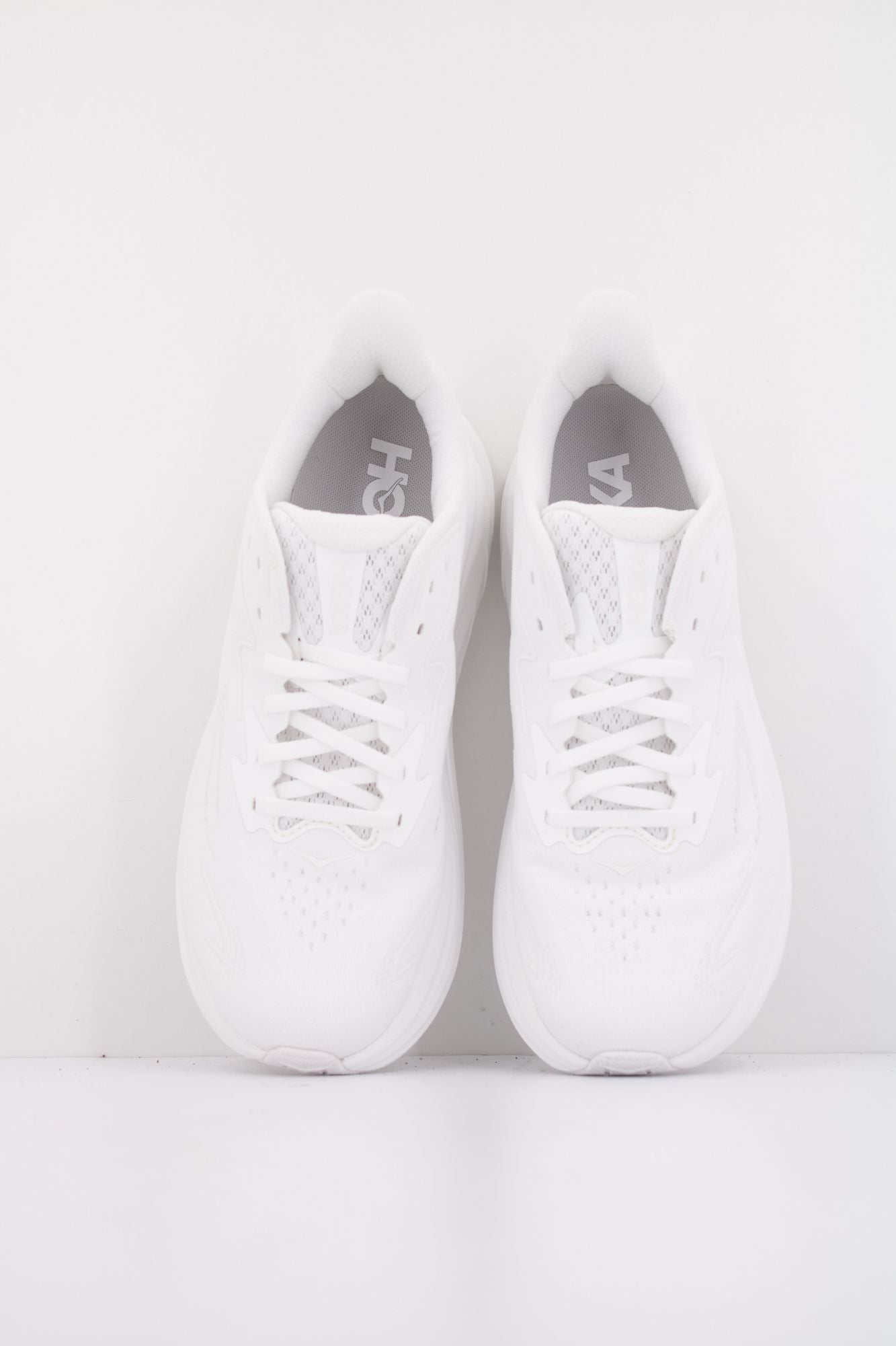 HOKA CLIFTON 10 en color BLANCO (4)