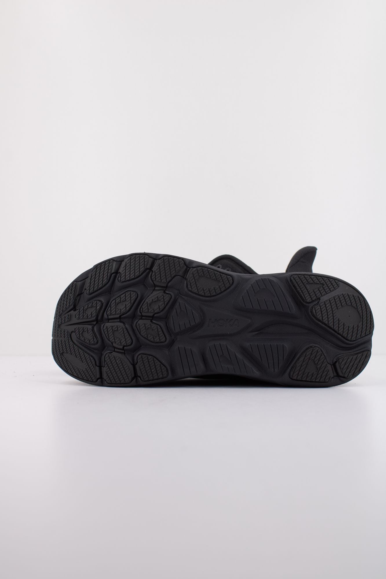HOKA W CLIFTON 10 en color NEGRO (5)