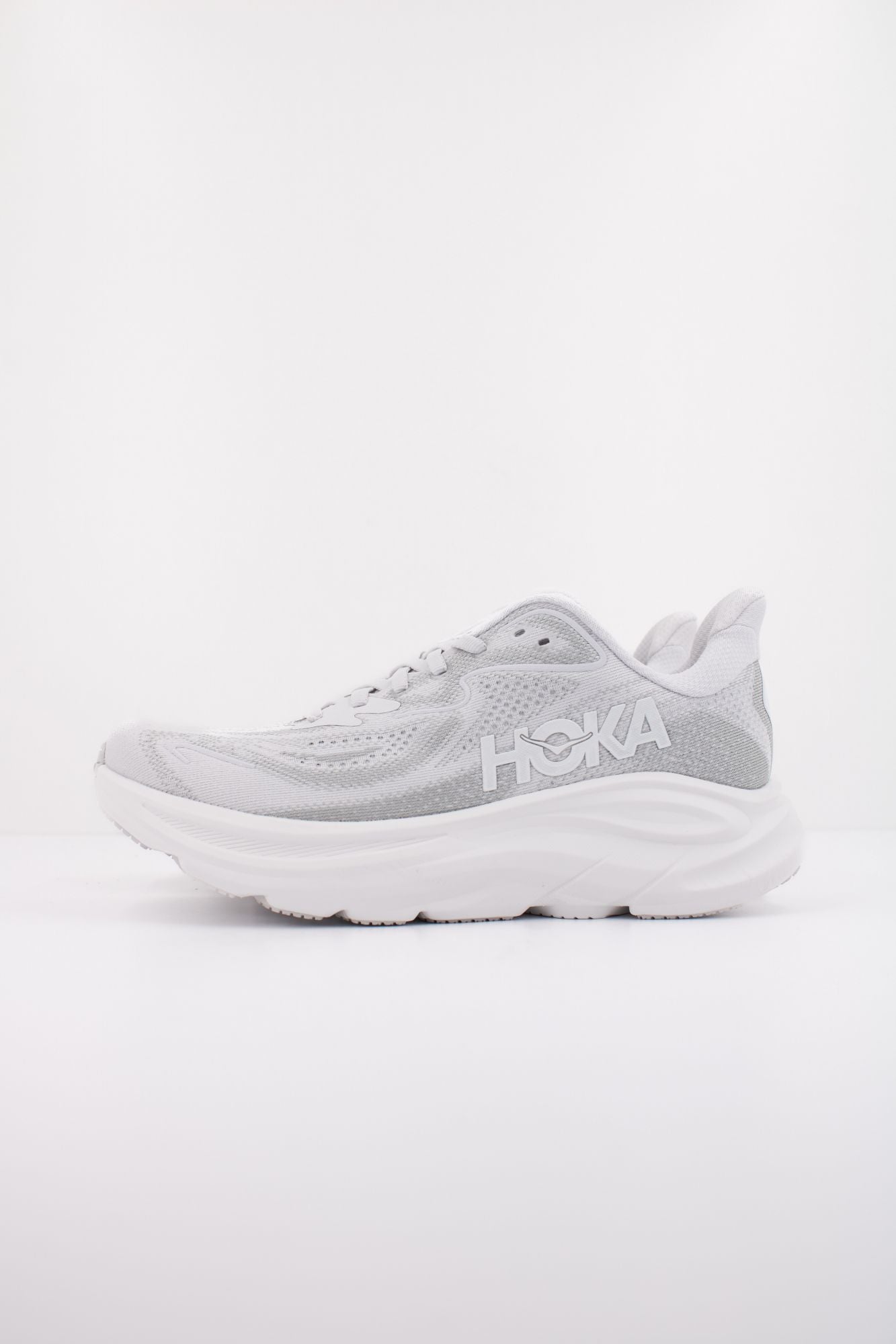 HOKA W CLIFTON 10 en color GRIS (1)