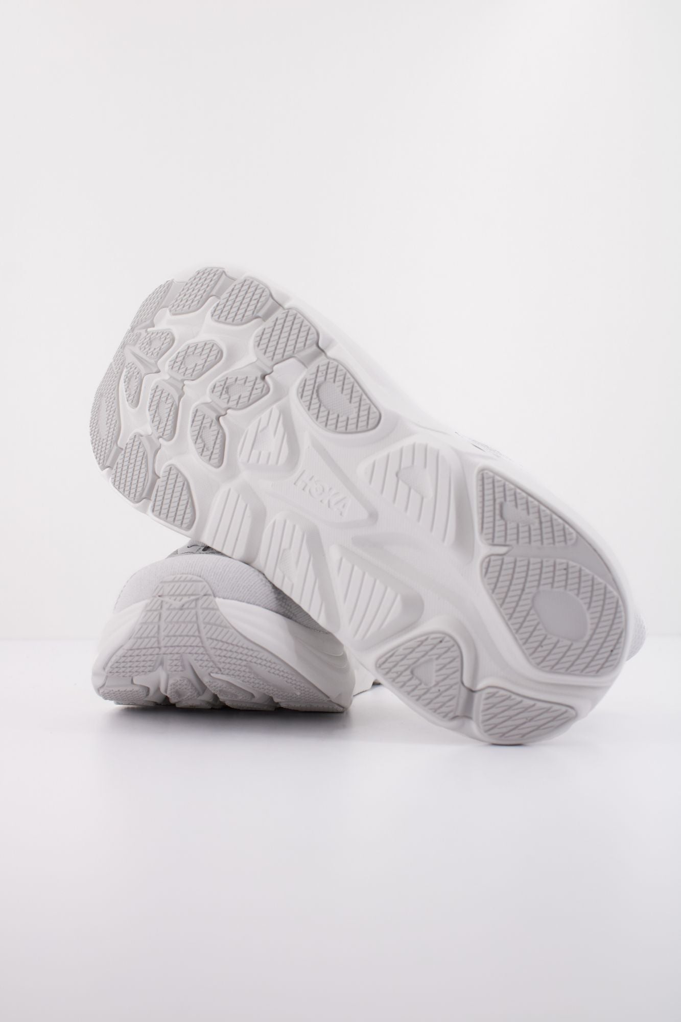 HOKA W CLIFTON 10 en color GRIS (5)