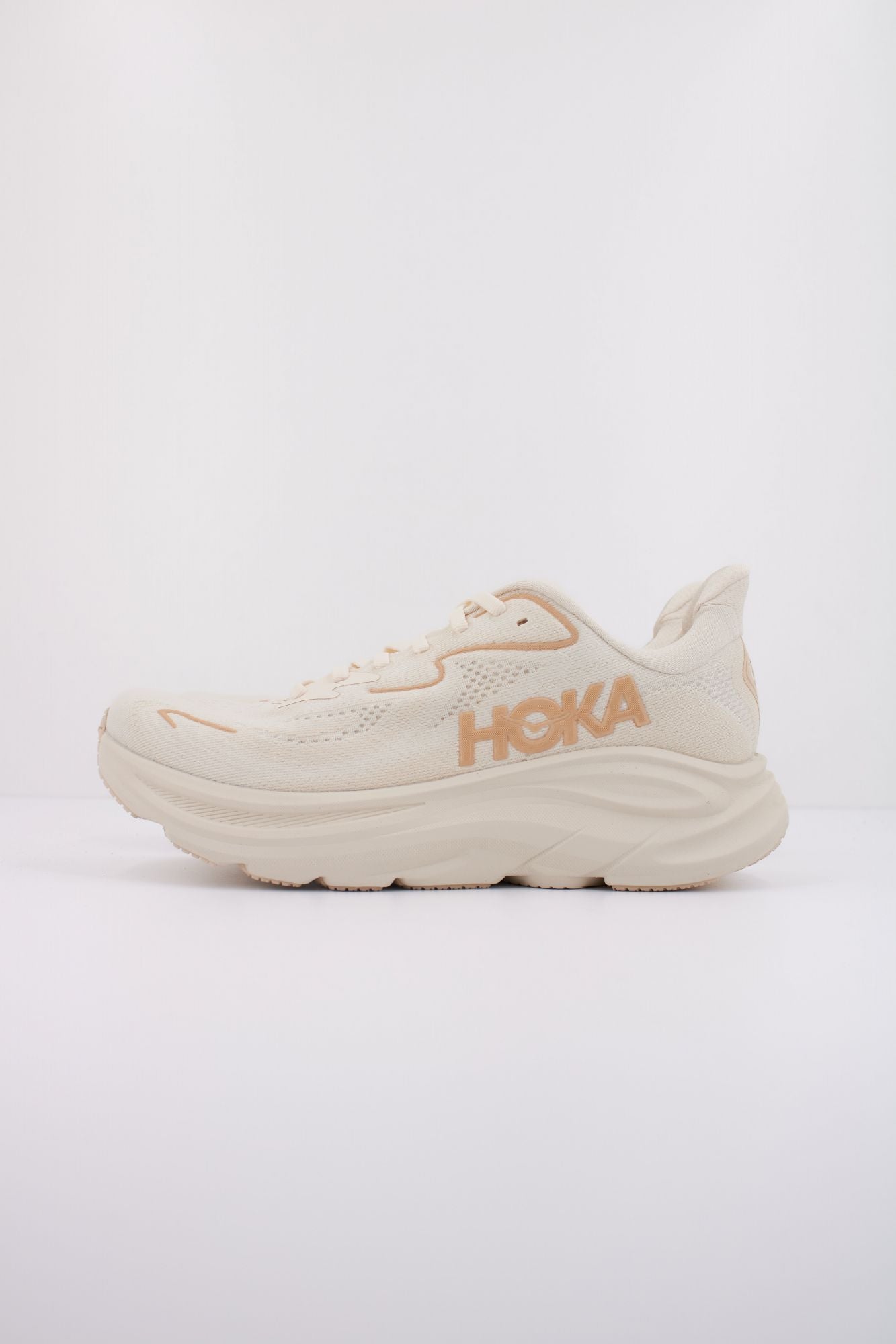 HOKA W CLIFTON 10 en color BEIS (1)