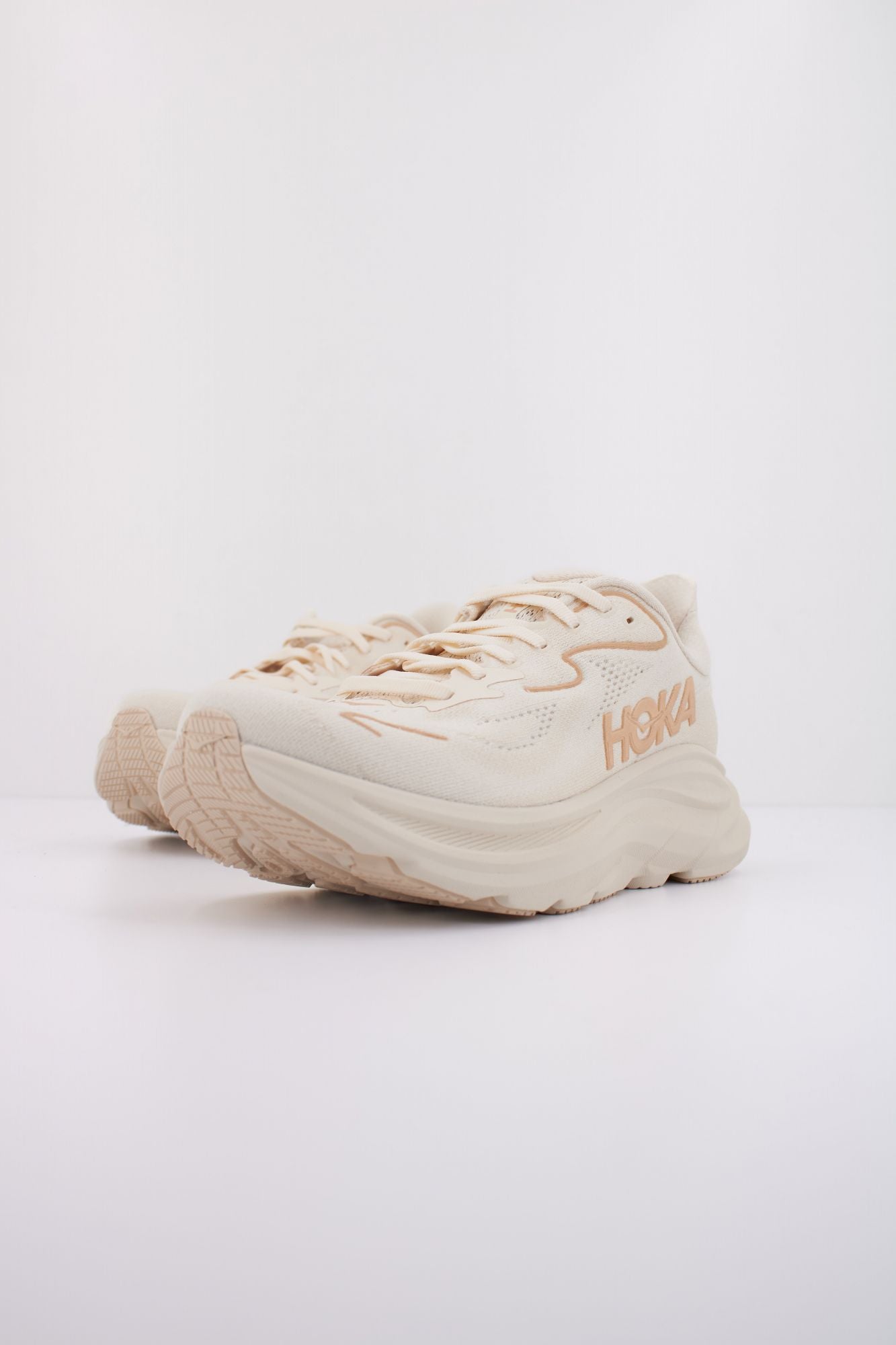 HOKA W CLIFTON 10 en color BEIS (2)