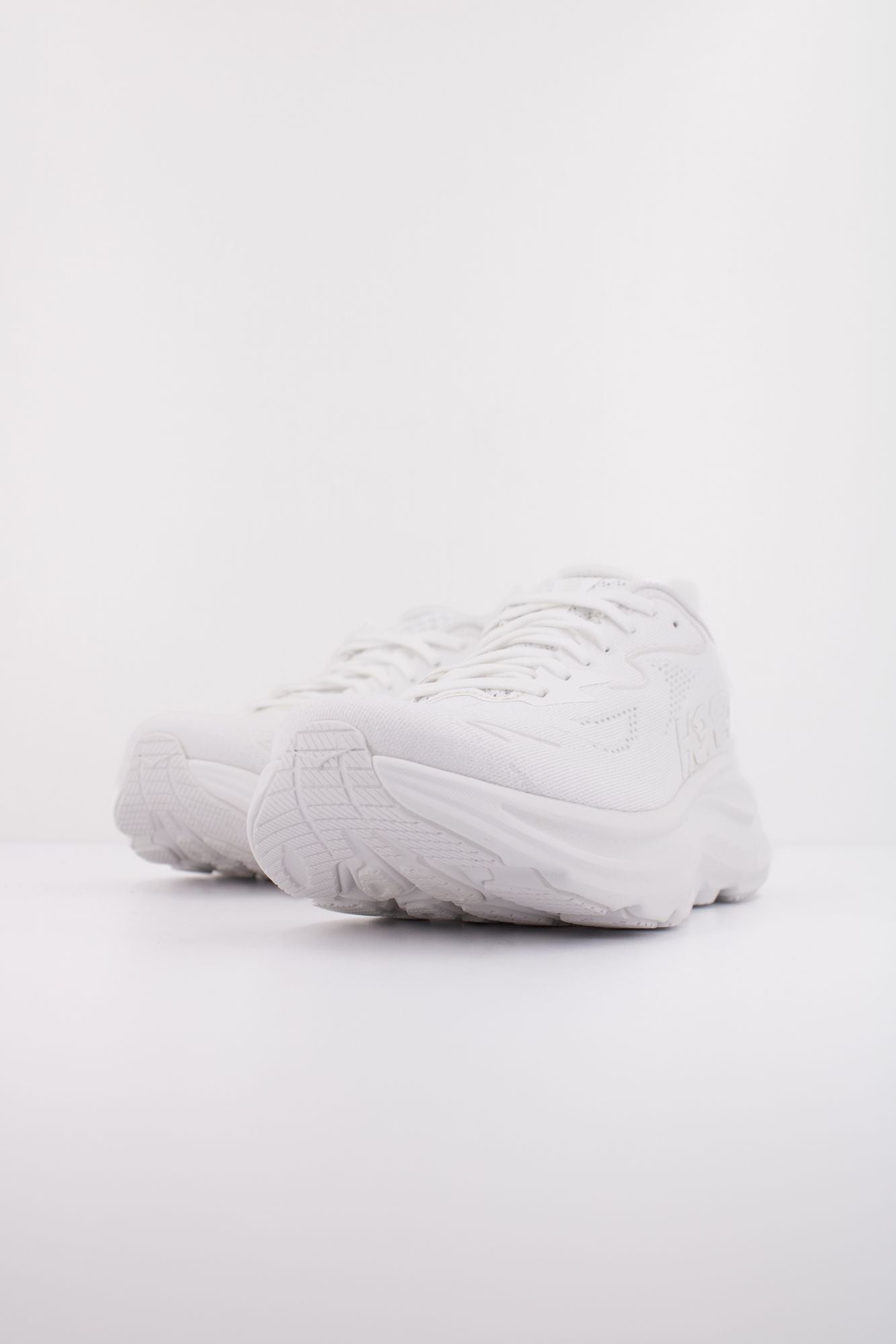 HOKA W CLIFTON 10 en color BLANCO (2)