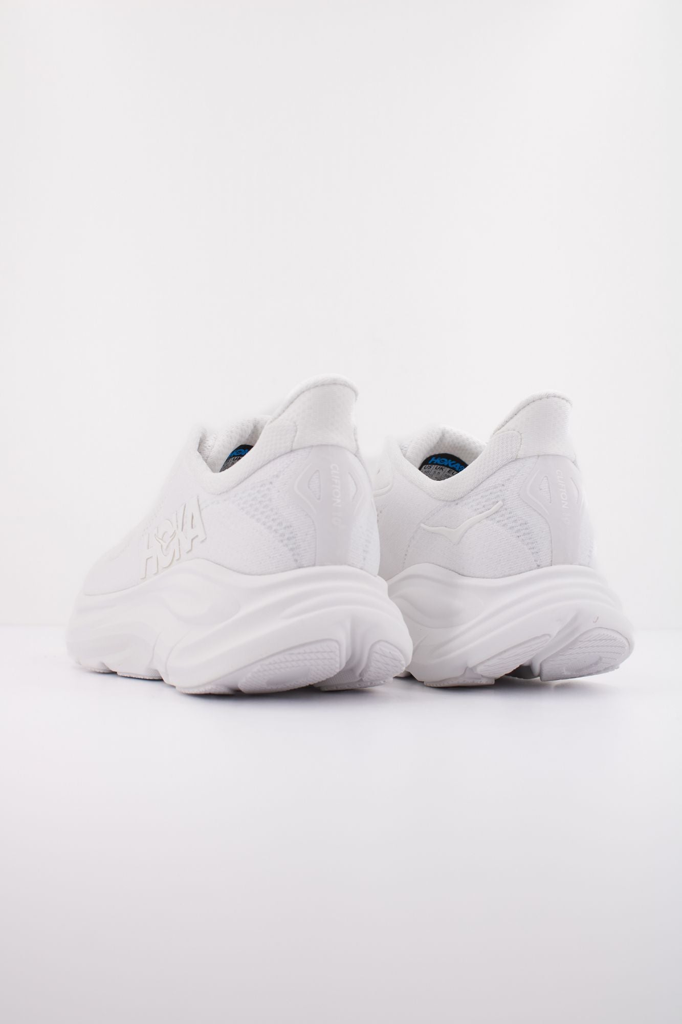 HOKA W CLIFTON 10 en color BLANCO (4)