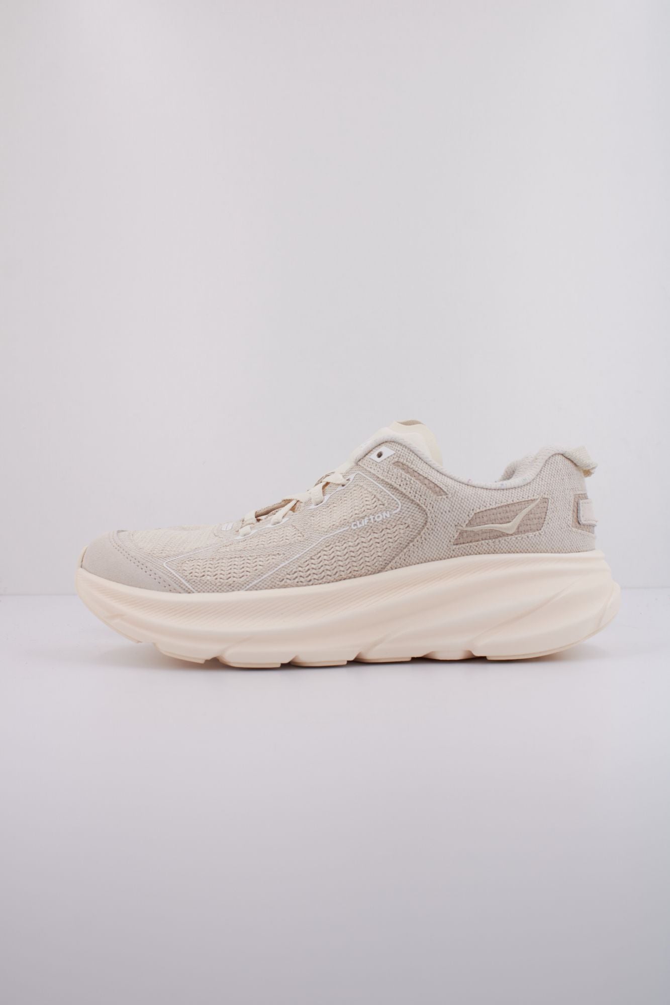 HOKA U CLIFTON ONE9 BP en color BEIS (1)