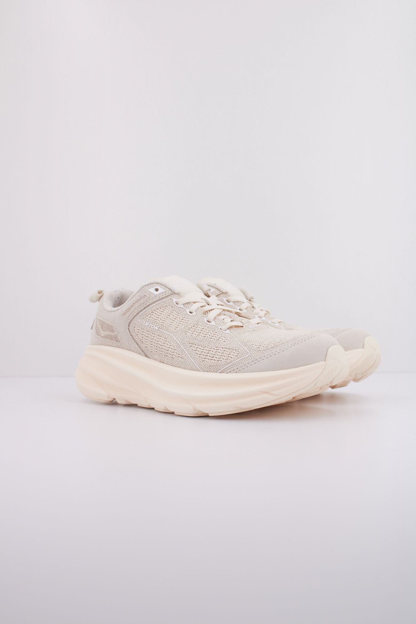 HOKA U CLIFTON ONE9 BP en color BEIS (2)