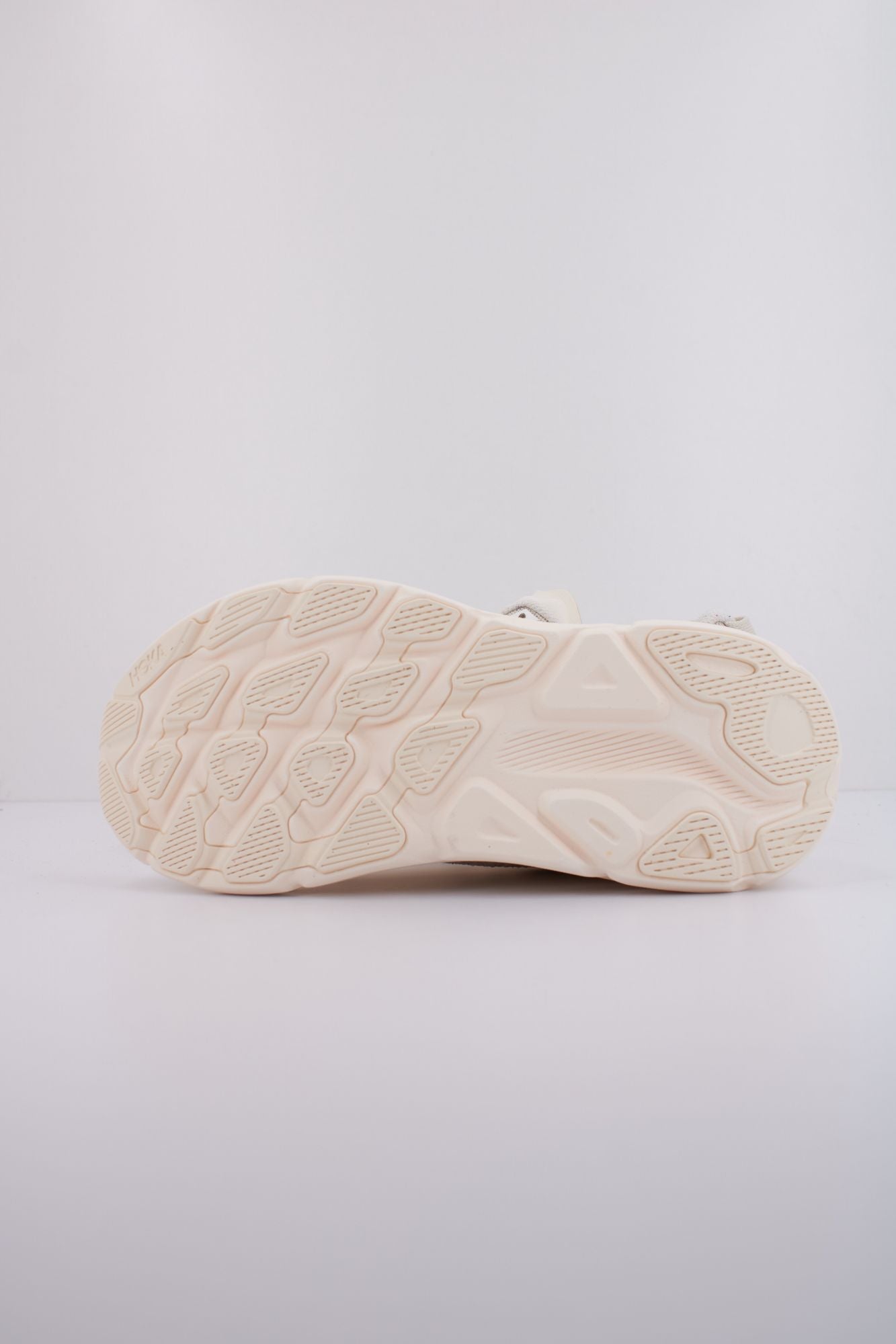 HOKA U CLIFTON ONE9 BP en color BEIS (5)