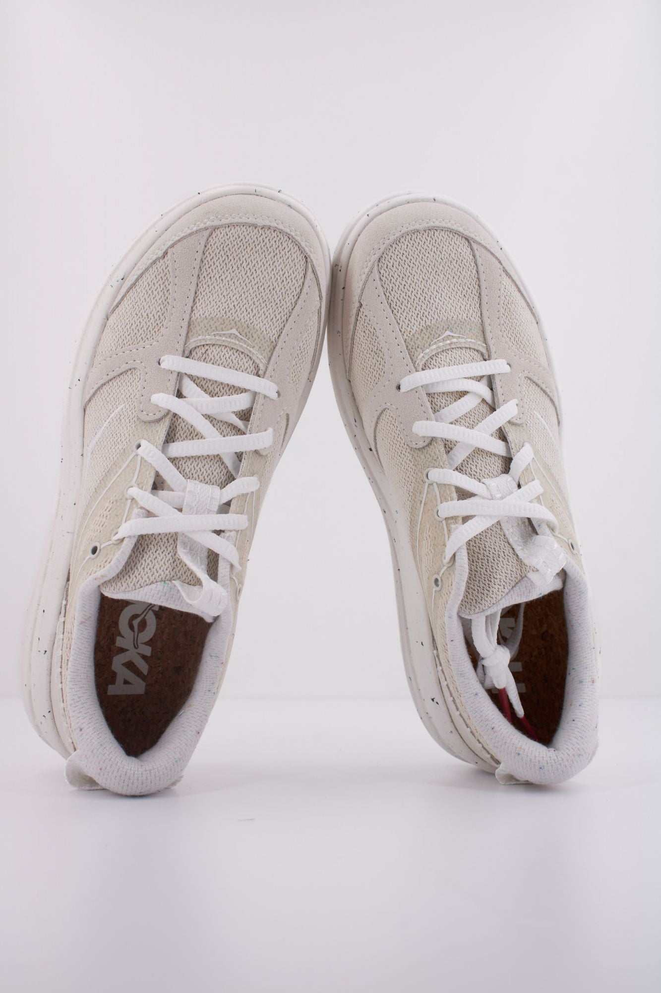 HOKA U BONDI B3LS BP en color BEIS (3)