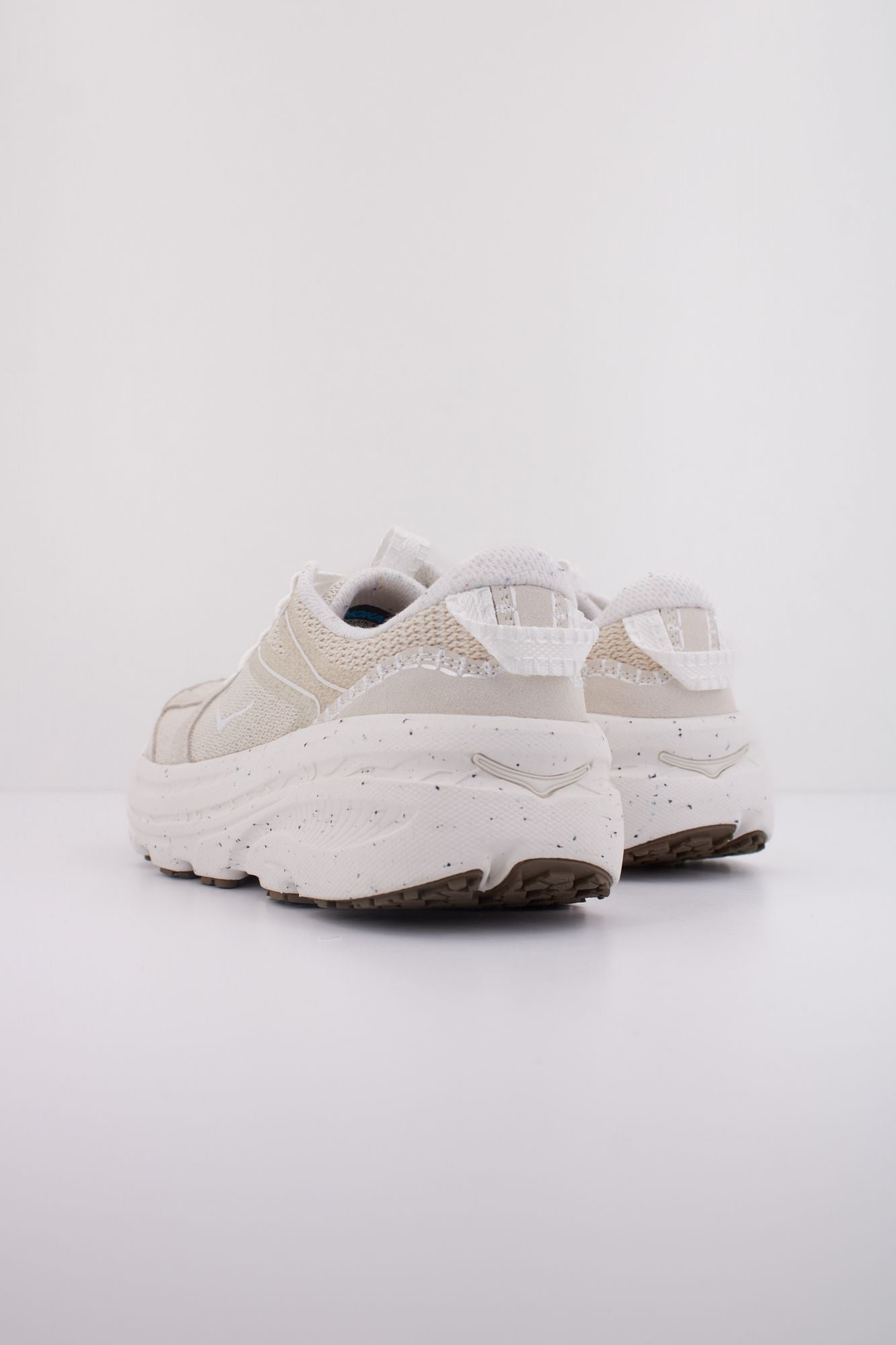 HOKA U BONDI B3LS BP en color BEIS (4)