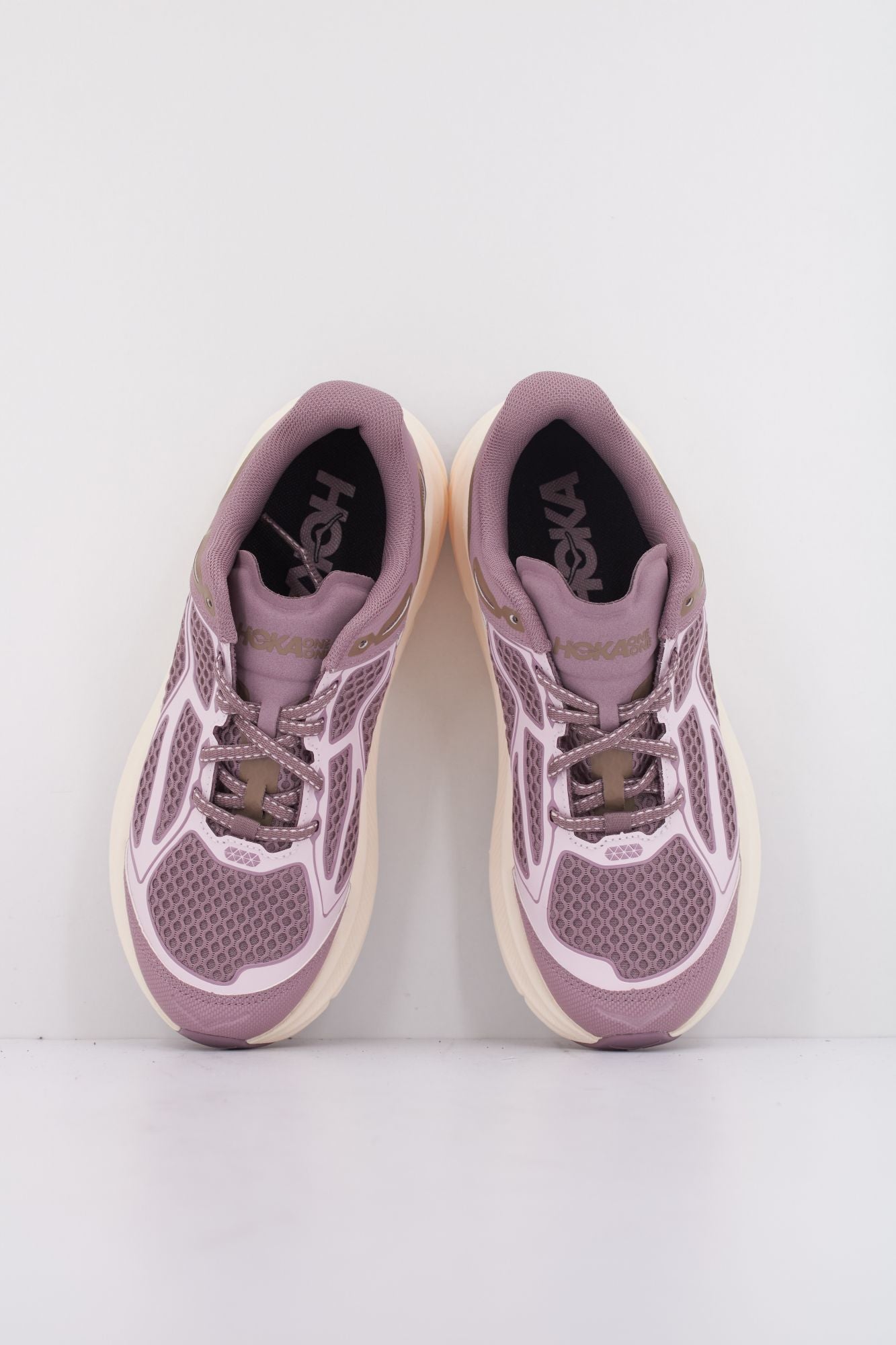 HOKA U CLIFTON ONE9 en color ROSA (3)