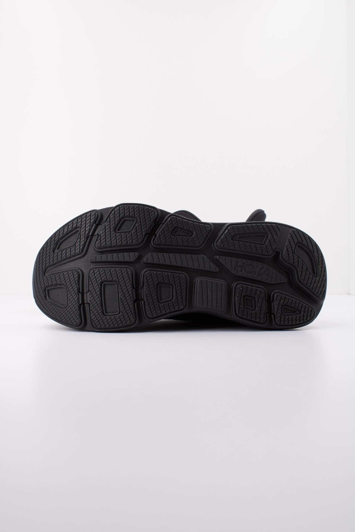 HOKA 1162011HO ZAPATILLA BONDI 9 en color NEGRO (5)