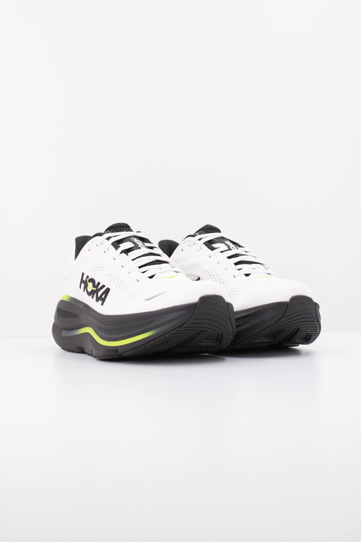 HOKA 1162011HO ZAPATILLA BONDI 9 en color BLANCO (2)