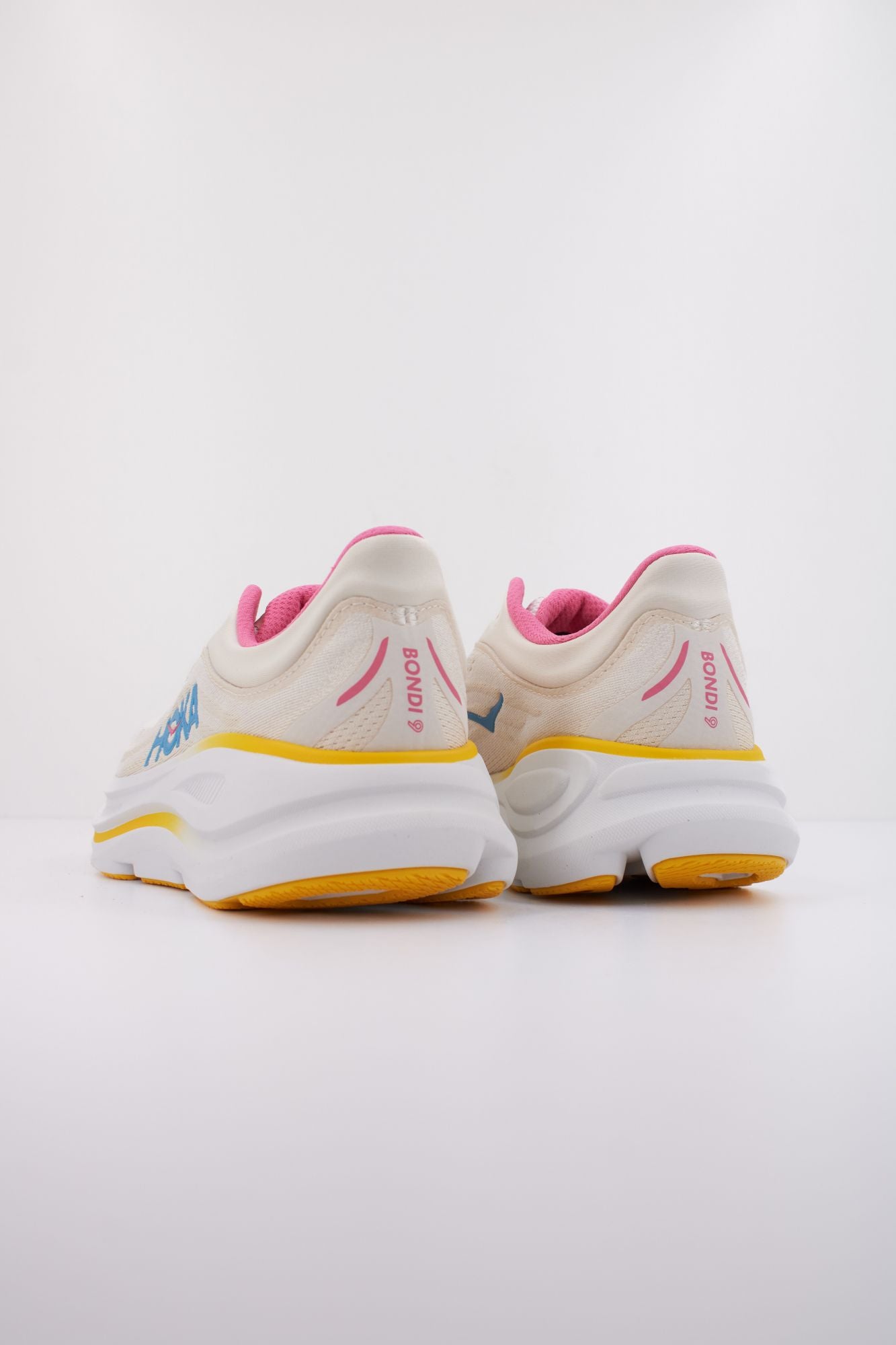 HOKA W BONDI 9 en color BLANCO (4)