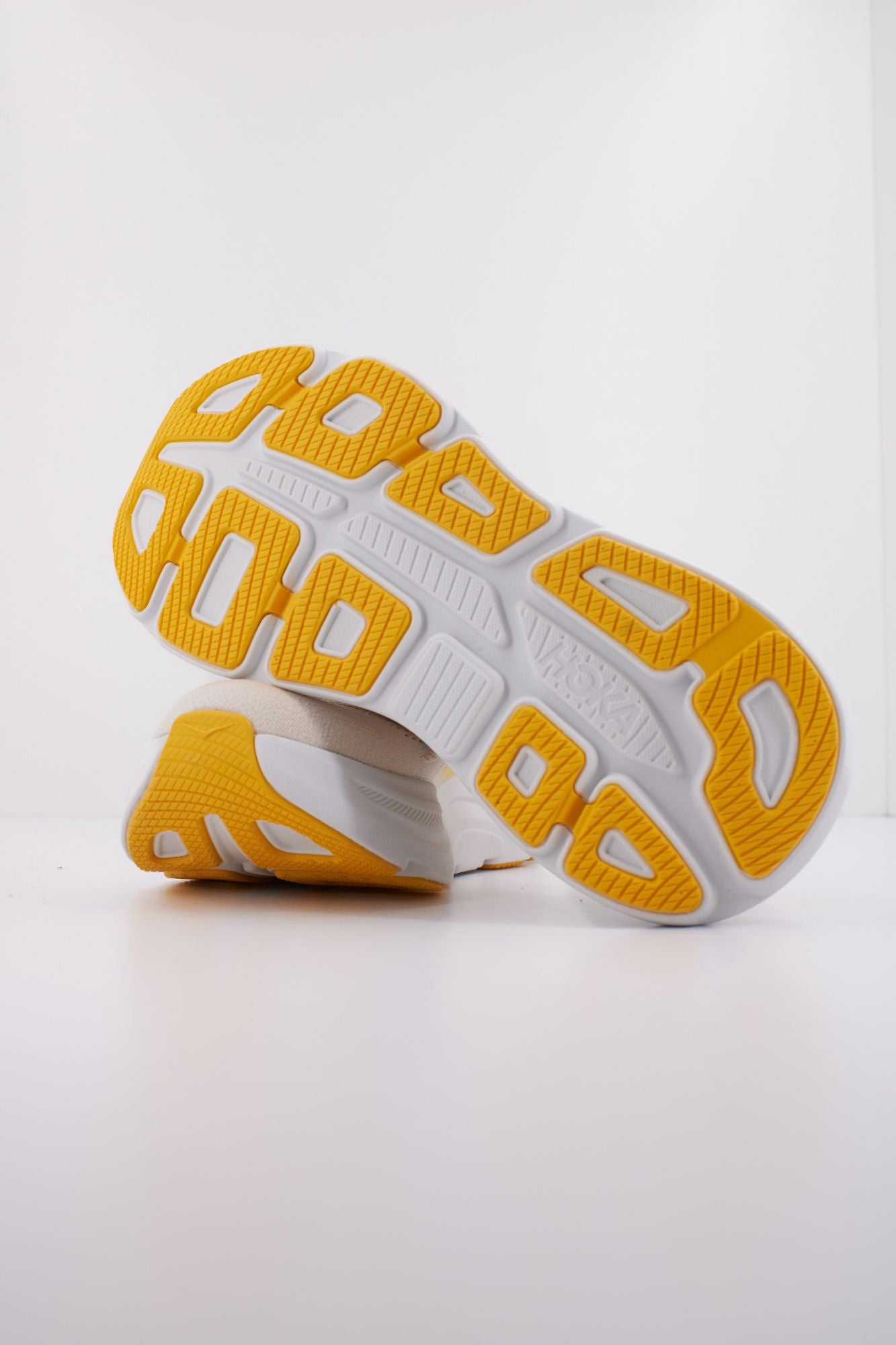 HOKA W BONDI 9 en color BLANCO (5)