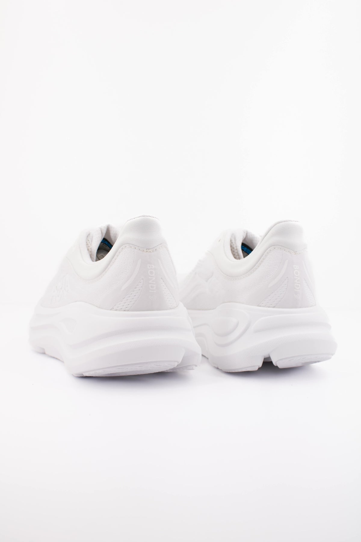HOKA W BONDI 9 en color BLANCO (4)