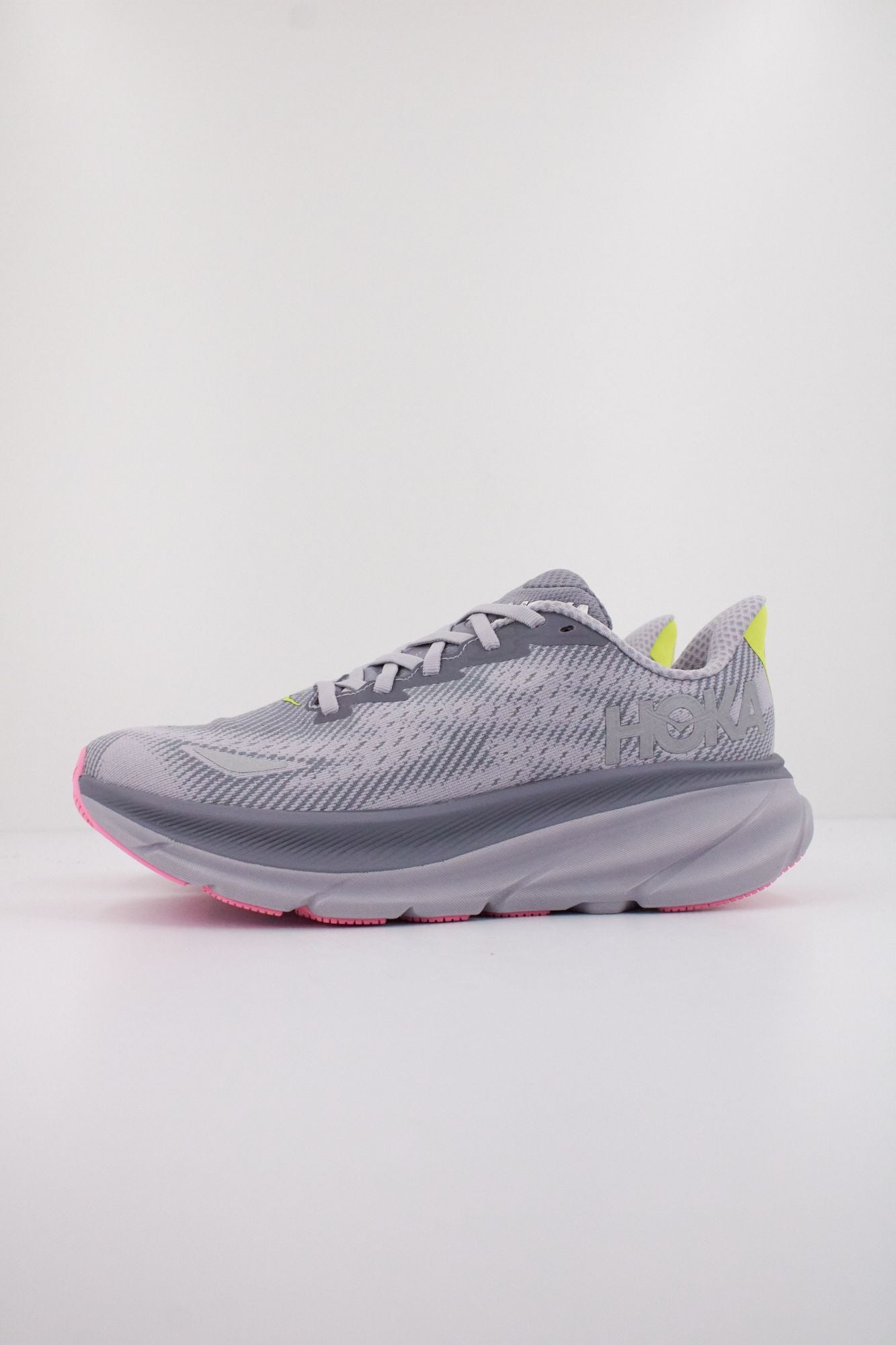 HOKA W CLIFTON 9 GT en color GRIS (1)