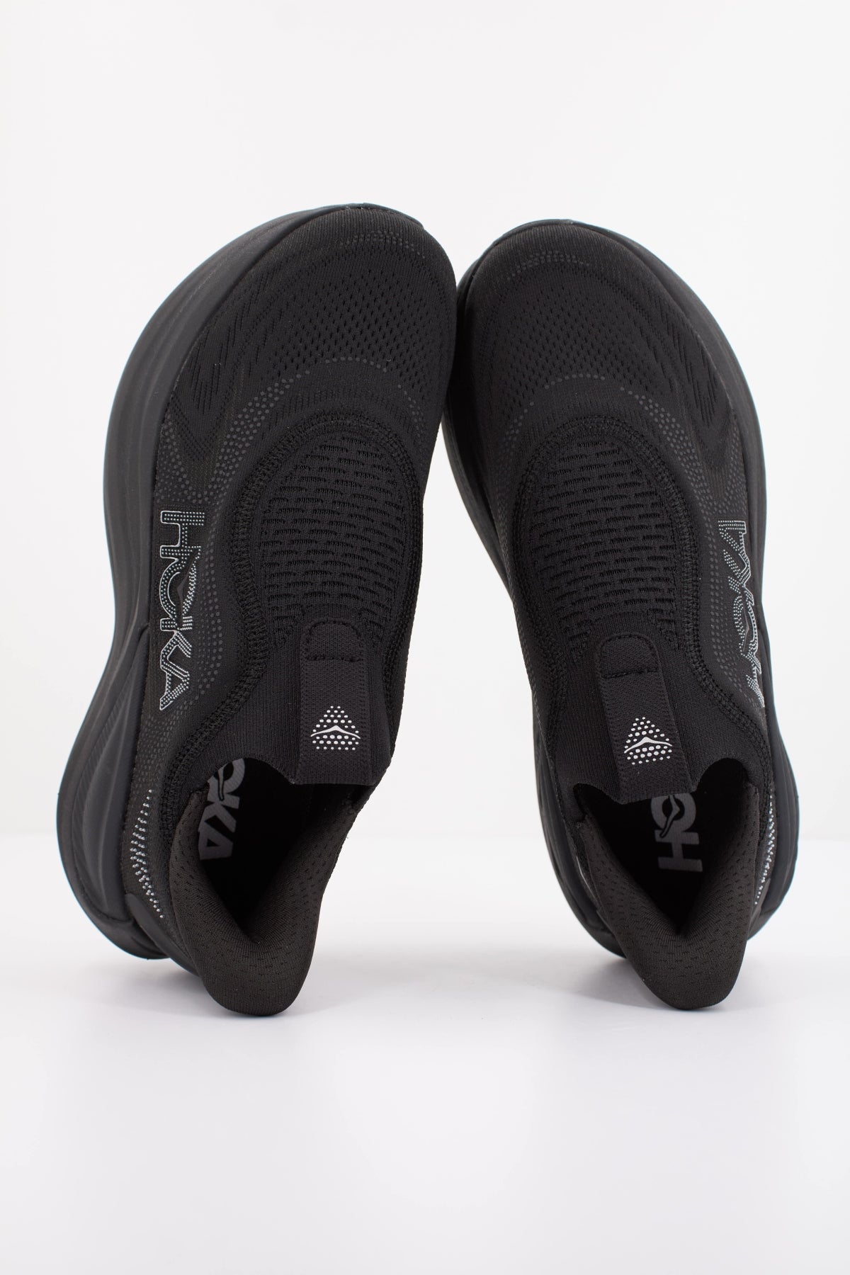 HOKA W SKYWARD en color NEGRO (3)