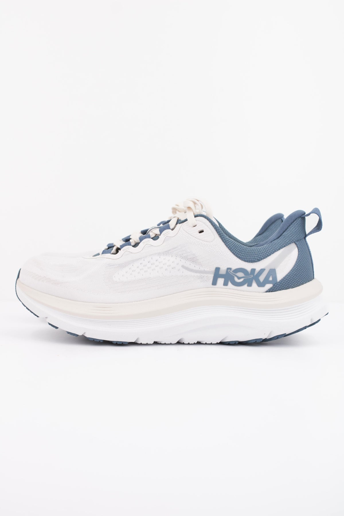 HOKA ZAPATILLA W KAWANA 3 en color BEIS (1)