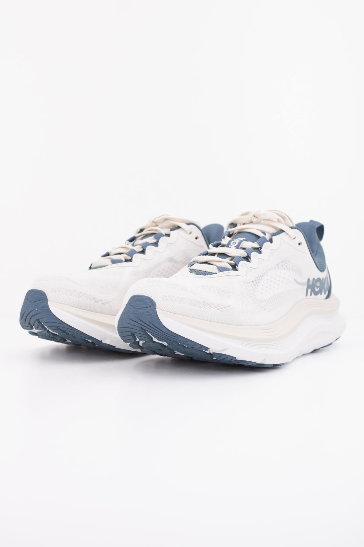 HOKA ZAPATILLA W KAWANA 3 en color BEIS (2)